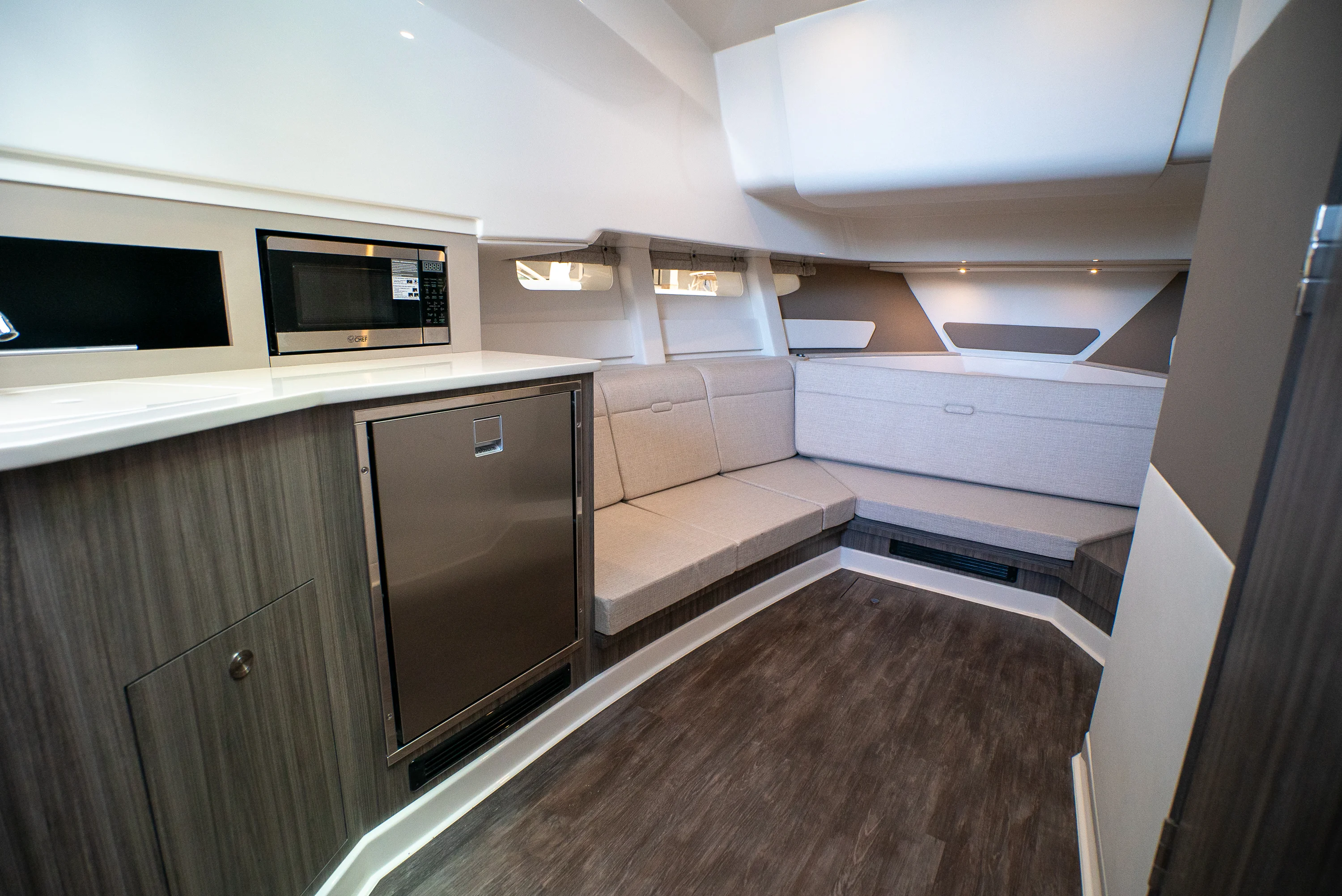 2026 Sea Ray Sundancer 370 Outboard Image Thumbnail #14