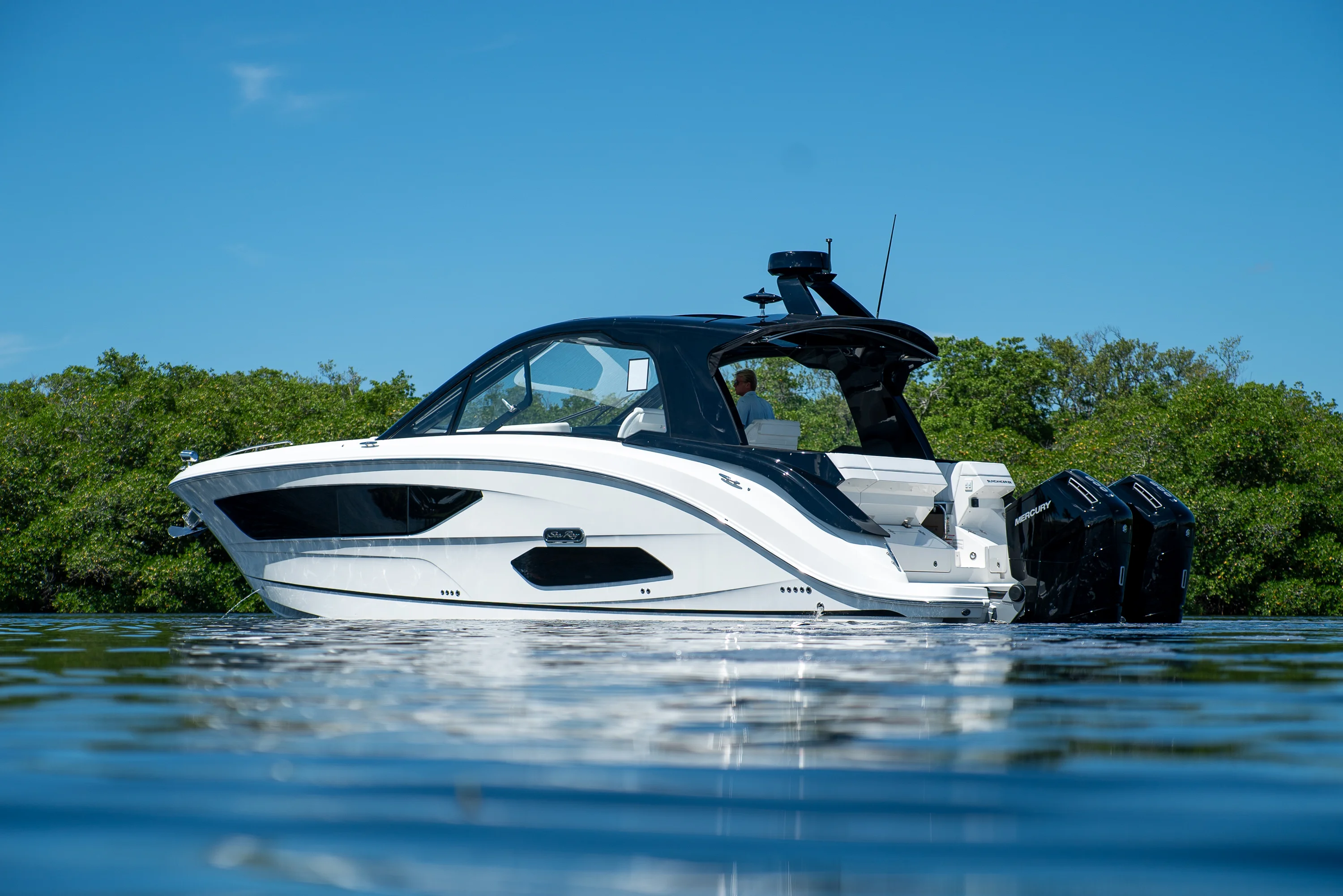 2026 Sea Ray Sundancer 370 Outboard Image Thumbnail #32