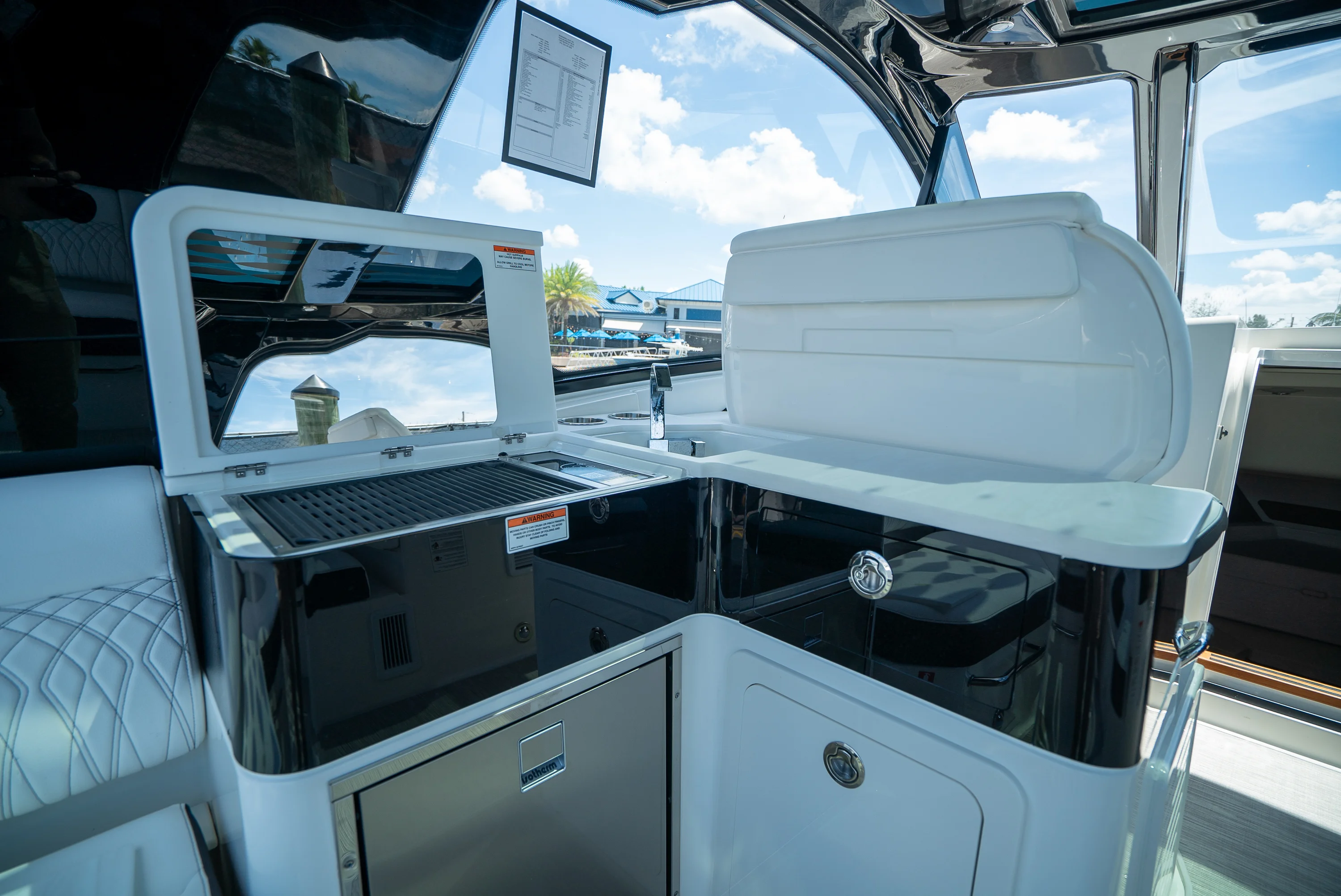 2026 Sea Ray Sundancer 370 Outboard Image Thumbnail #7