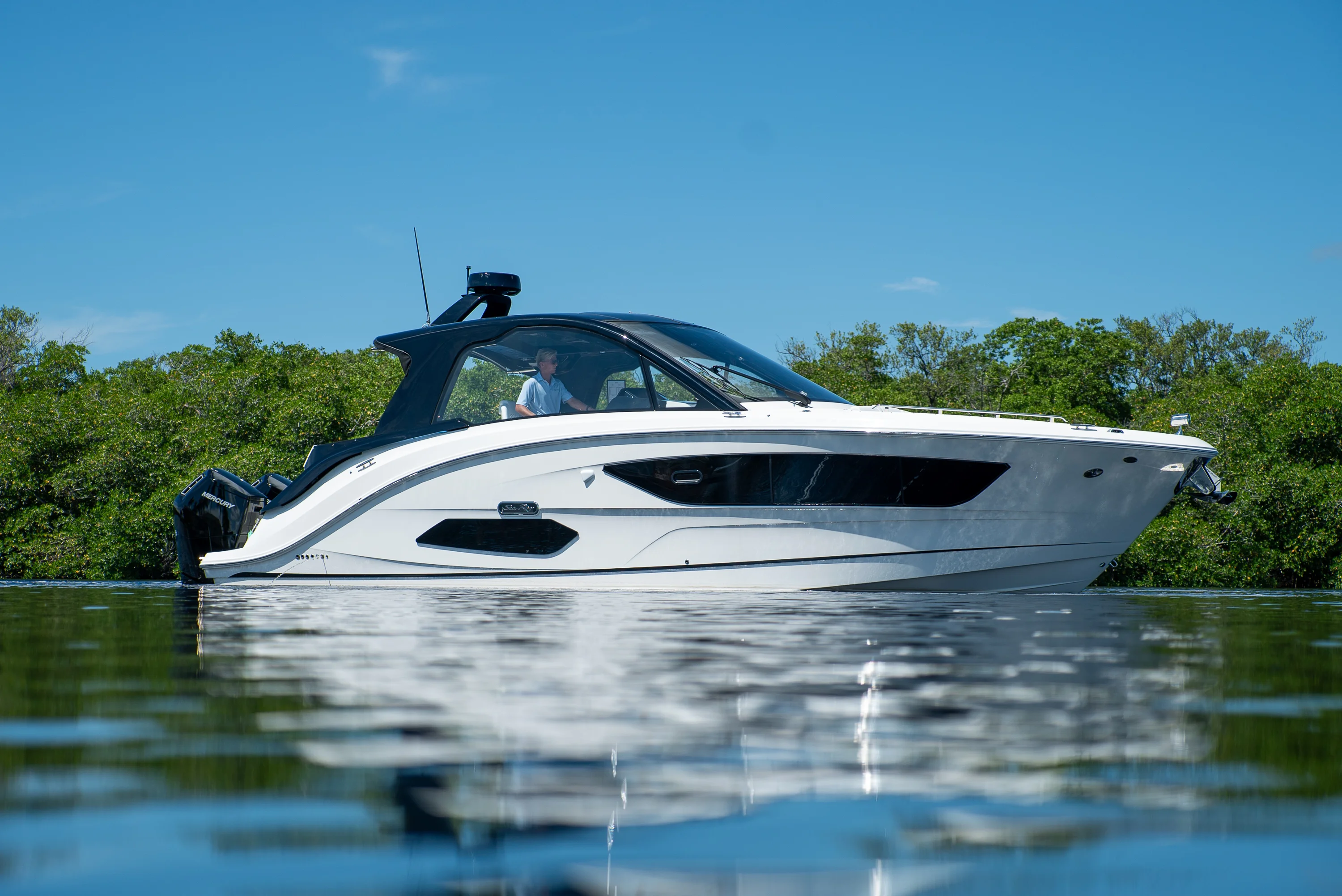 2026 Sea Ray Sundancer 370 Outboard Image Thumbnail #40