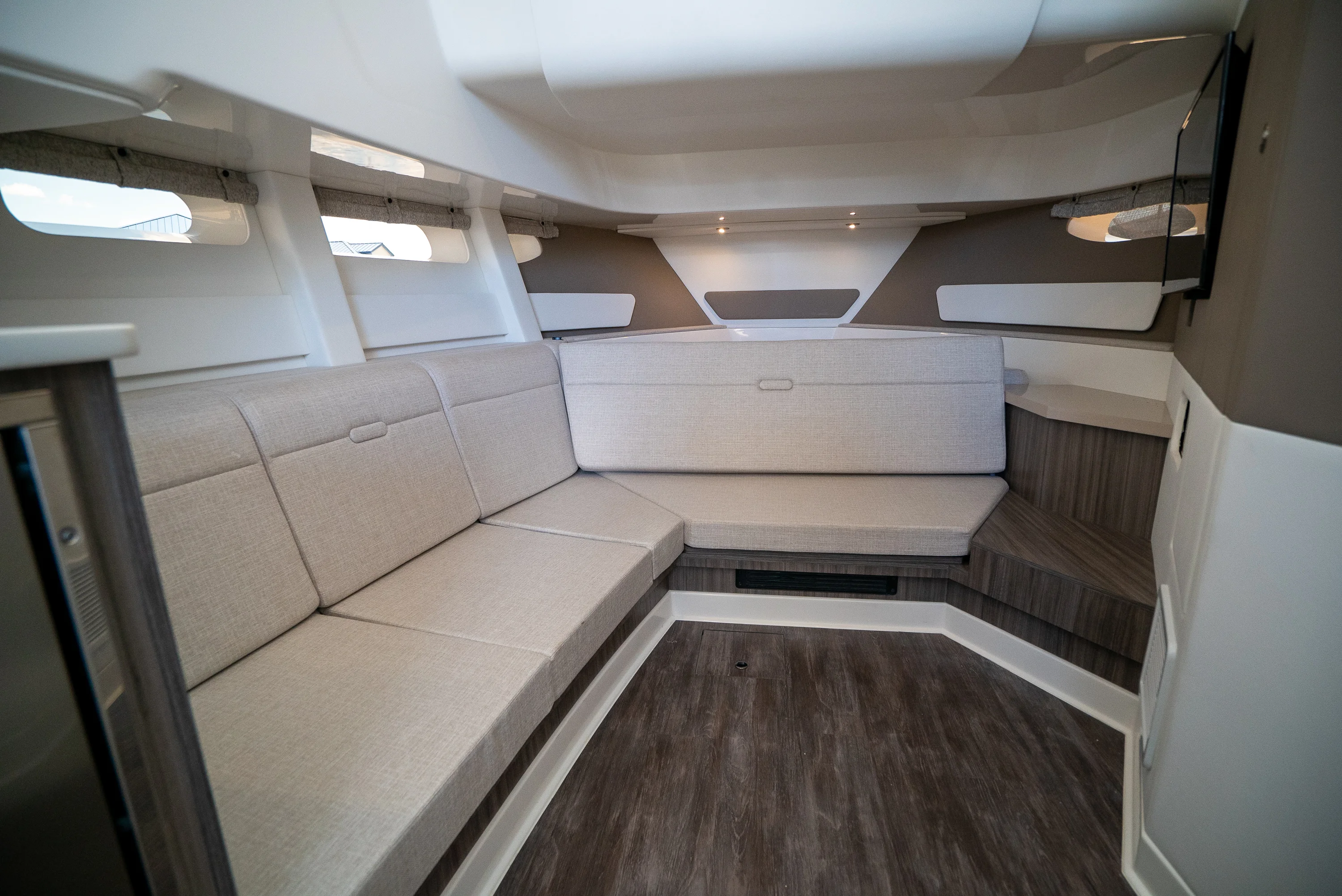 2026 Sea Ray Sundancer 370 Outboard Image Thumbnail #15