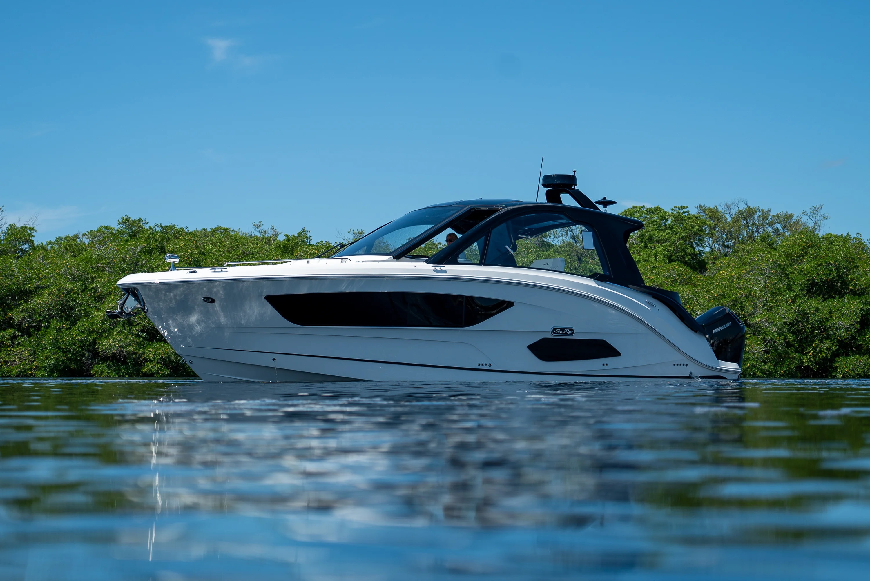 2026 Sea Ray Sundancer 370 Outboard Image Thumbnail #2