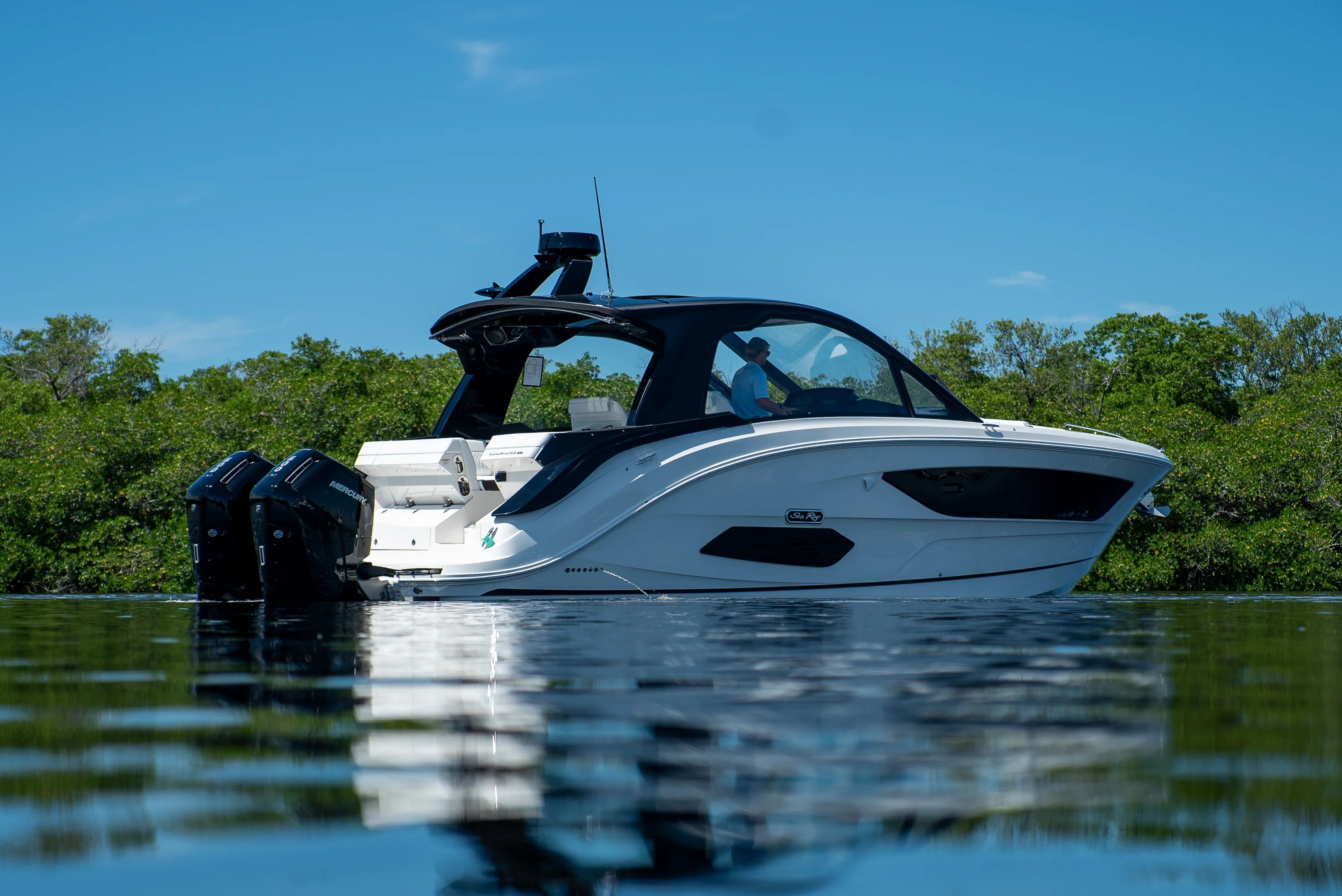 2026 Sea Ray Sundancer 370 Outboard Image Thumbnail #43