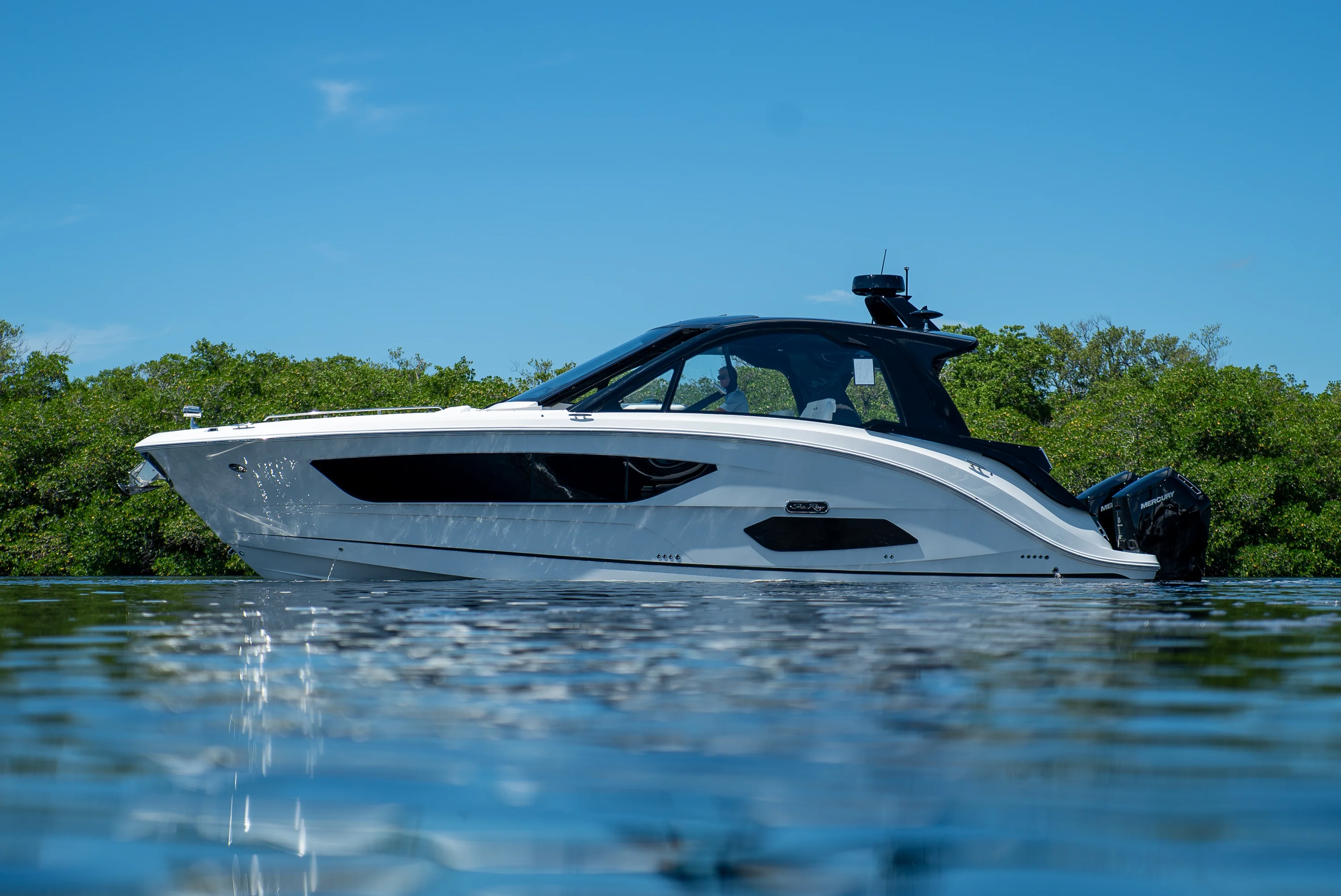 2026 Sea Ray Sundancer 370 Outboard Image Thumbnail #35