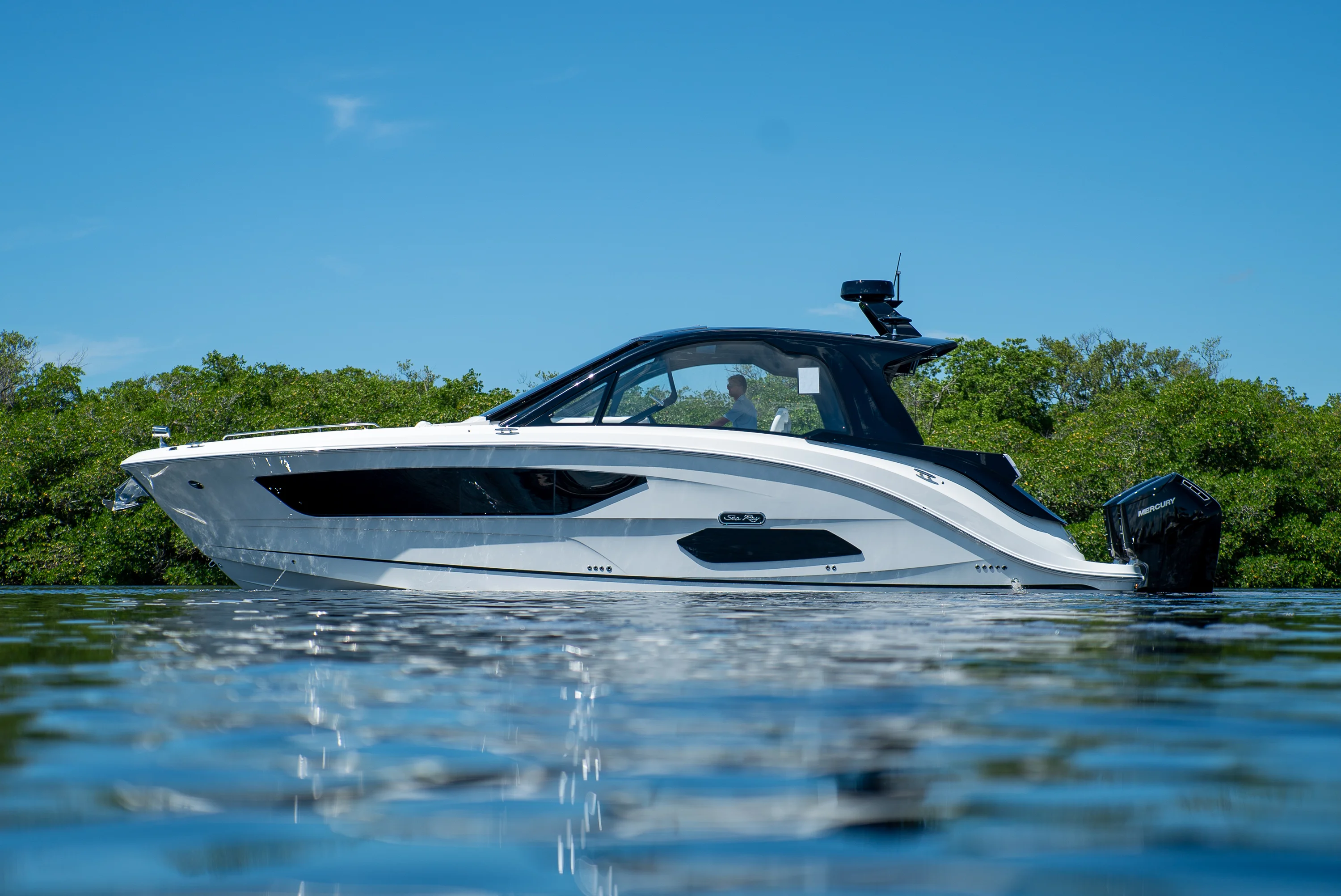 2026 Sea Ray Sundancer 370 Outboard Image Thumbnail #34