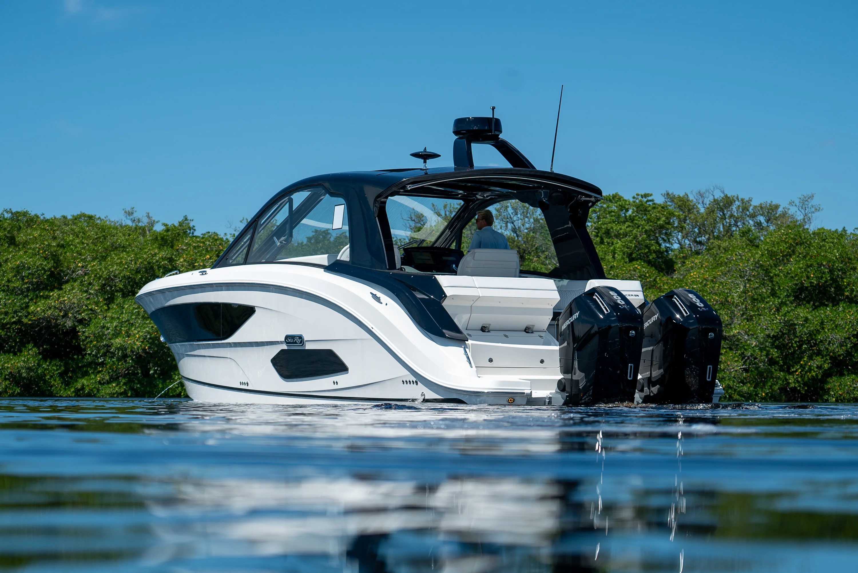 2026 Sea Ray Sundancer 370 Outboard Image Thumbnail #1