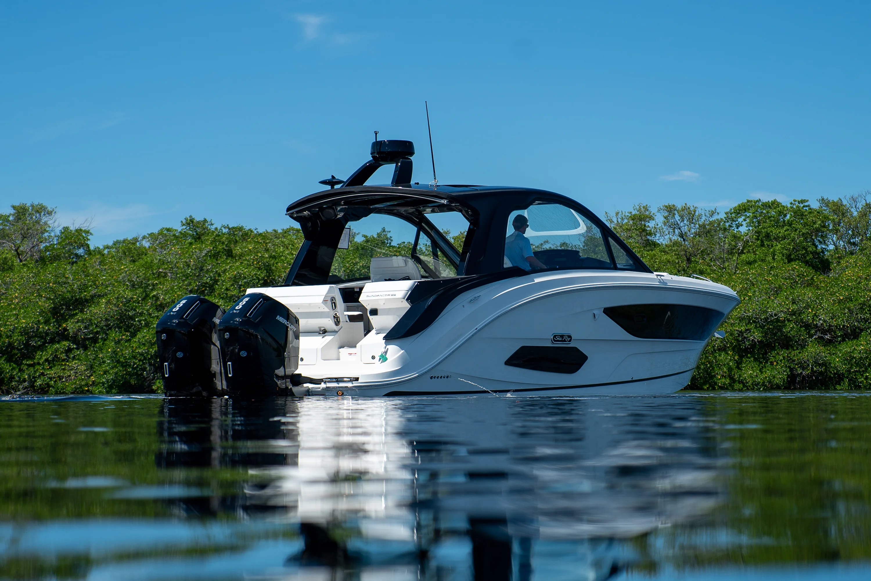 2026 Sea Ray Sundancer 370 Outboard Image Thumbnail #3