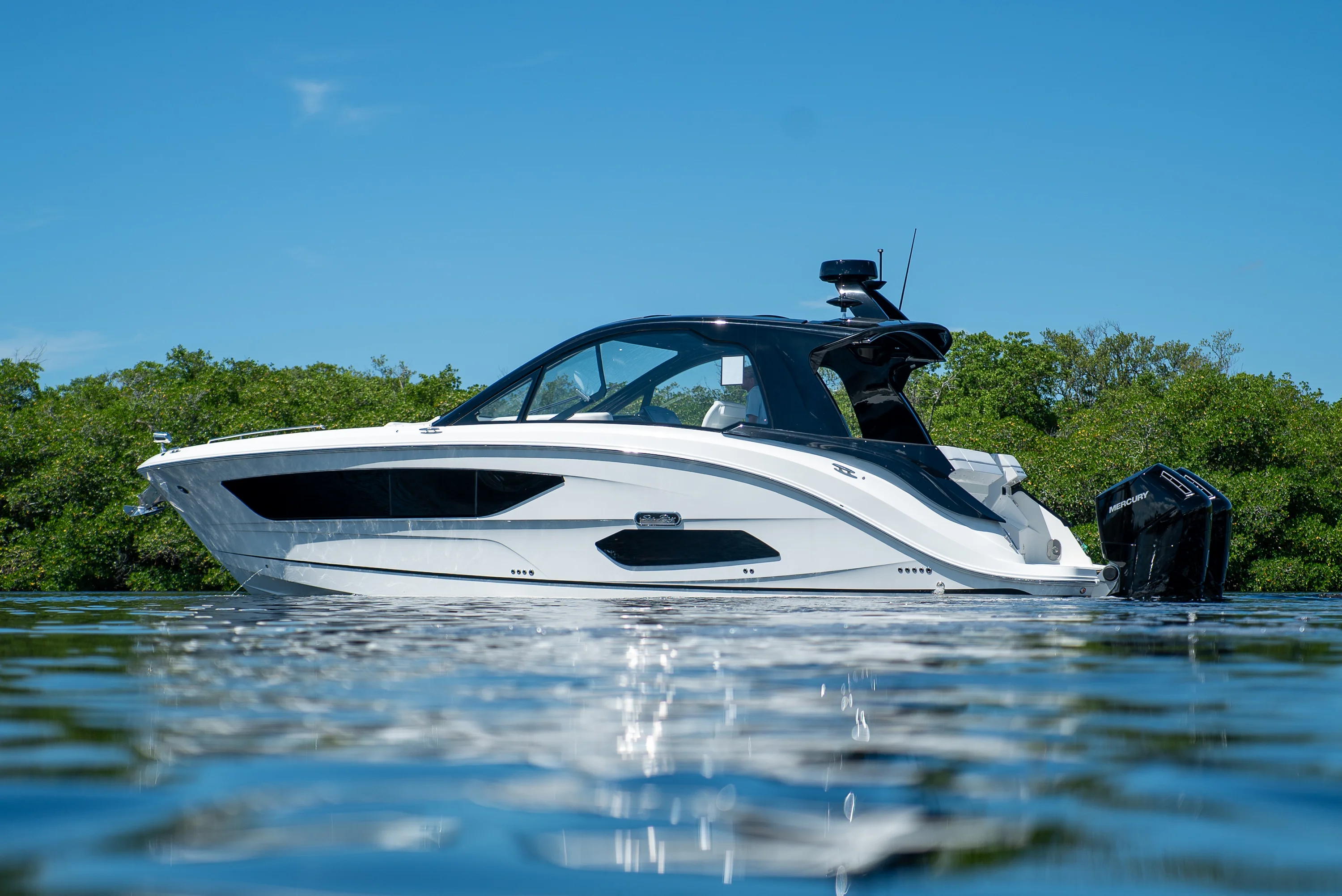 2026 Sea Ray Sundancer 370 Outboard Image Thumbnail #33