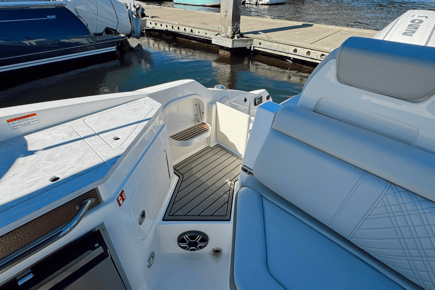 2026 Sea Ray SDX 290 Outboard Image Thumbnail #11