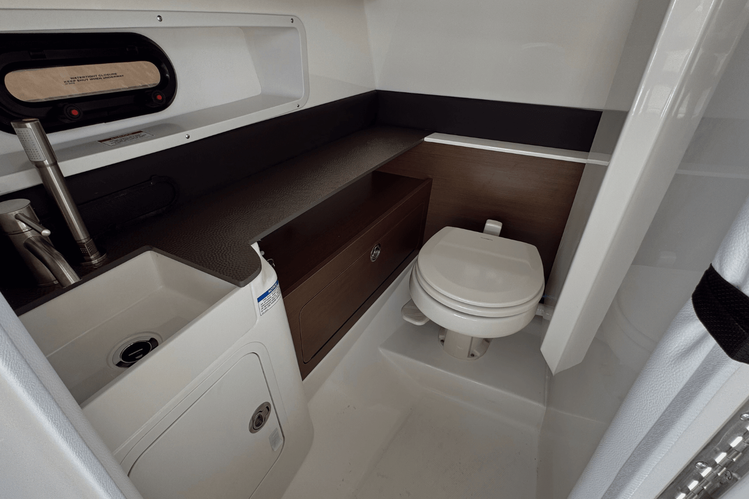 2026 Sea Ray SDX 290 Outboard Image Thumbnail #19