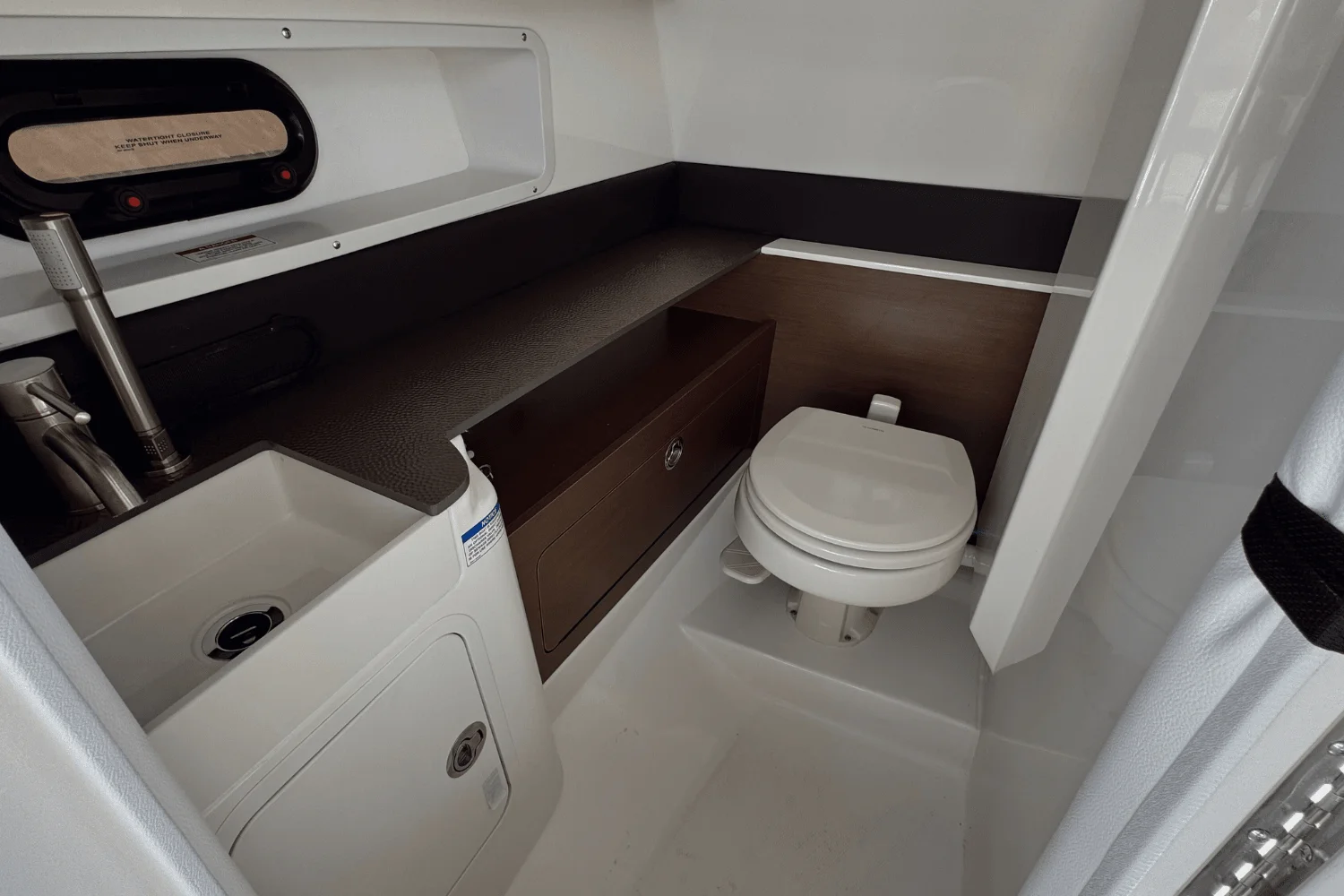 2026 Sea Ray SDX 290 Outboard Image Thumbnail #19