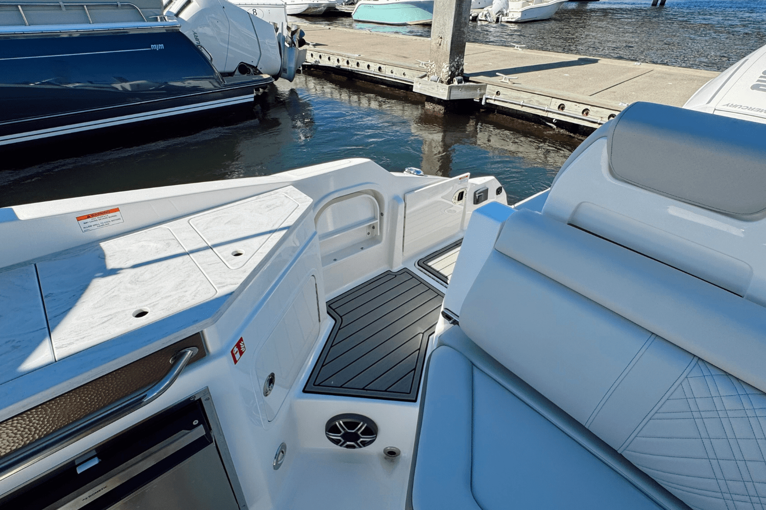 2026 Sea Ray SDX 290 Outboard Image Thumbnail #10
