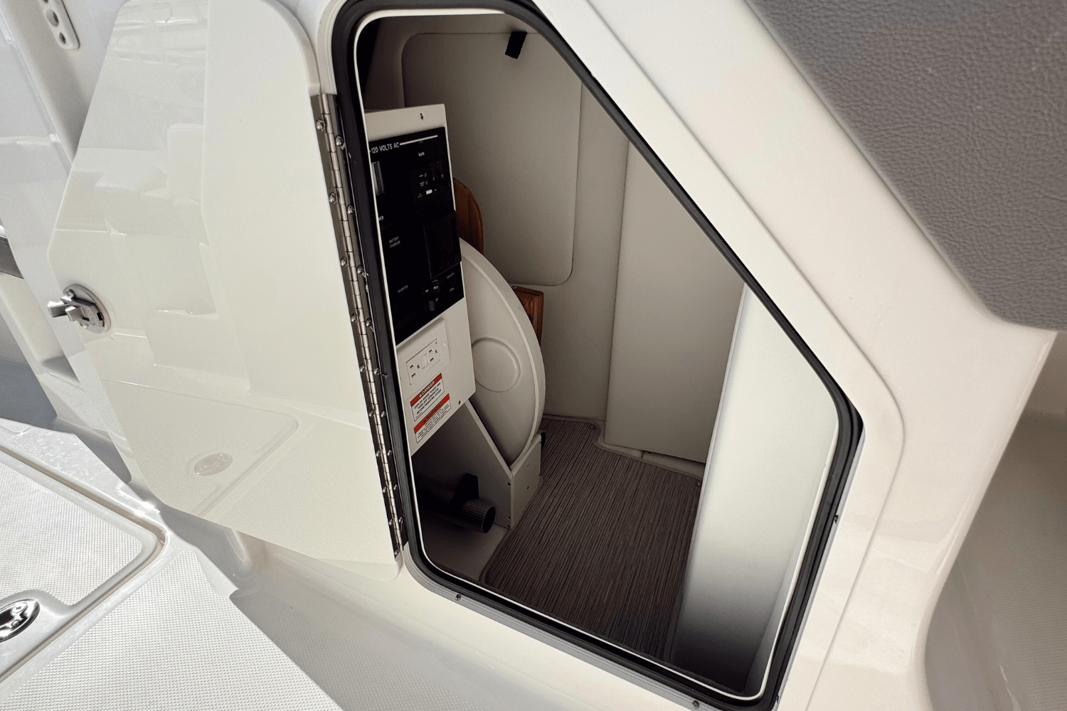 2026 Sea Ray SDX 290 Outboard Image Thumbnail #20