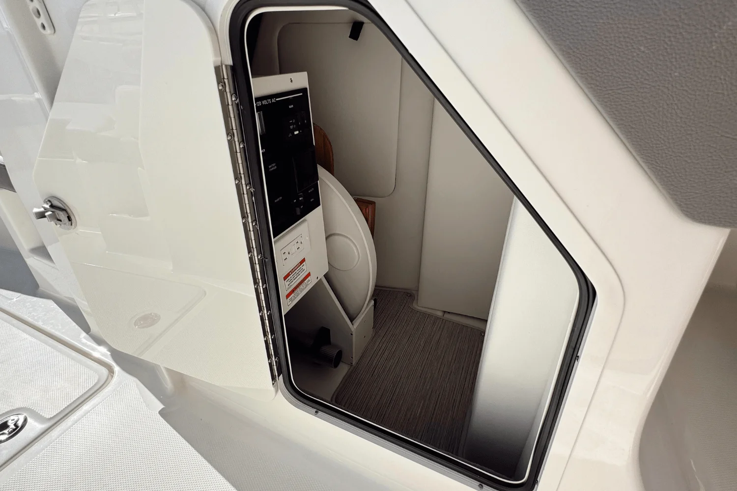 2026 Sea Ray SDX 290 Outboard Image Thumbnail #20