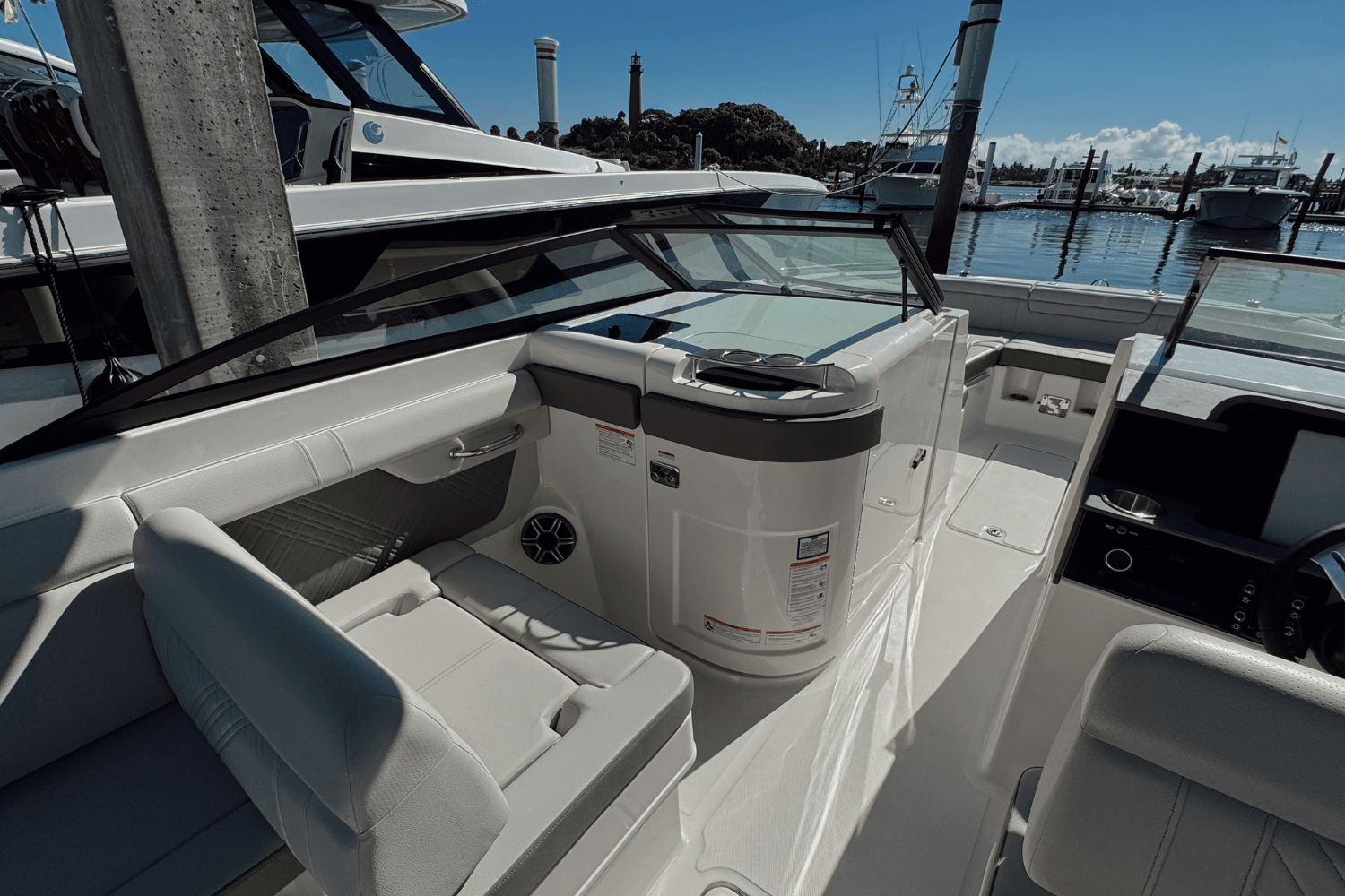 2026 Sea Ray SDX 290 Outboard Image Thumbnail #16