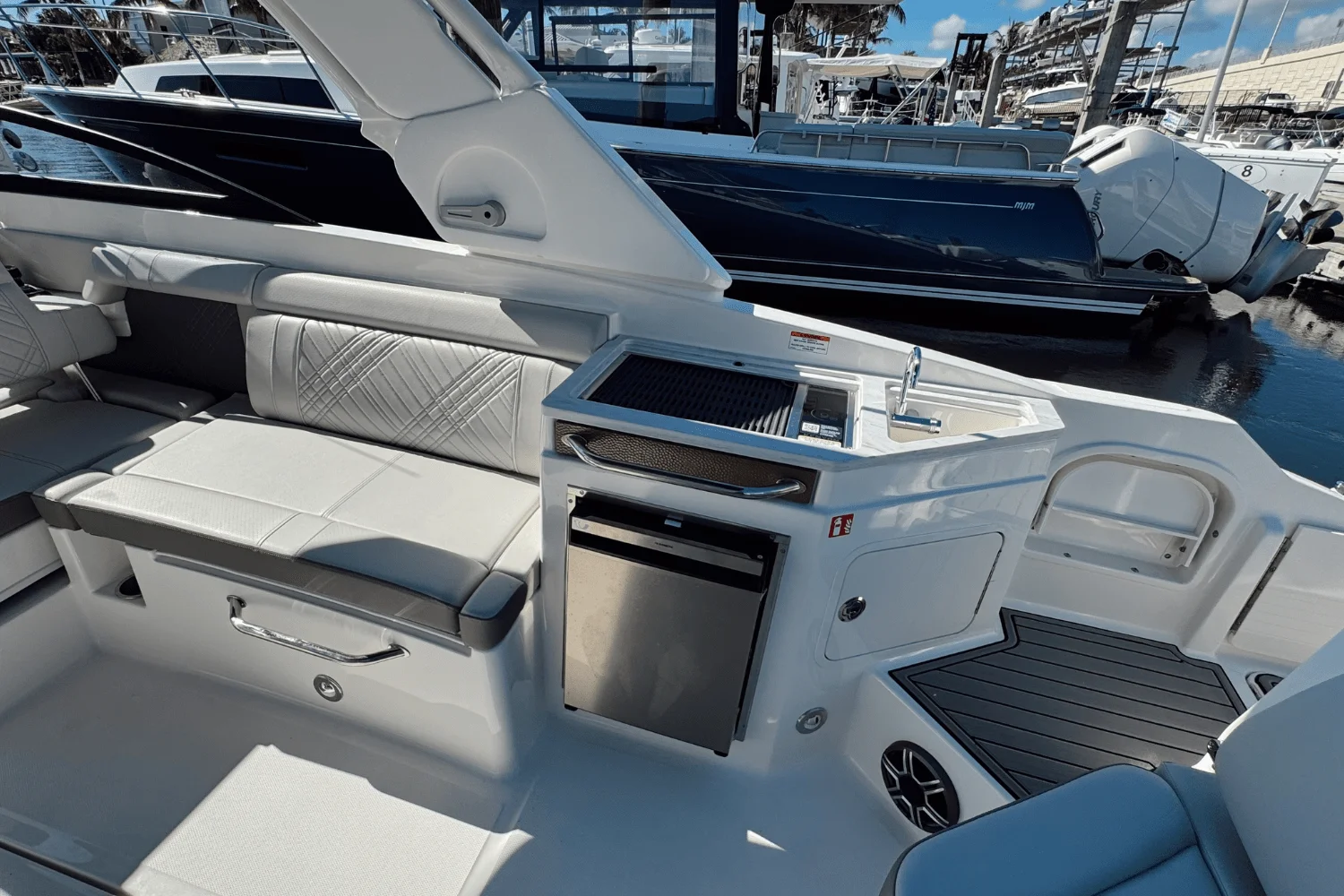 2026 Sea Ray SDX 290 Outboard Image Thumbnail #12