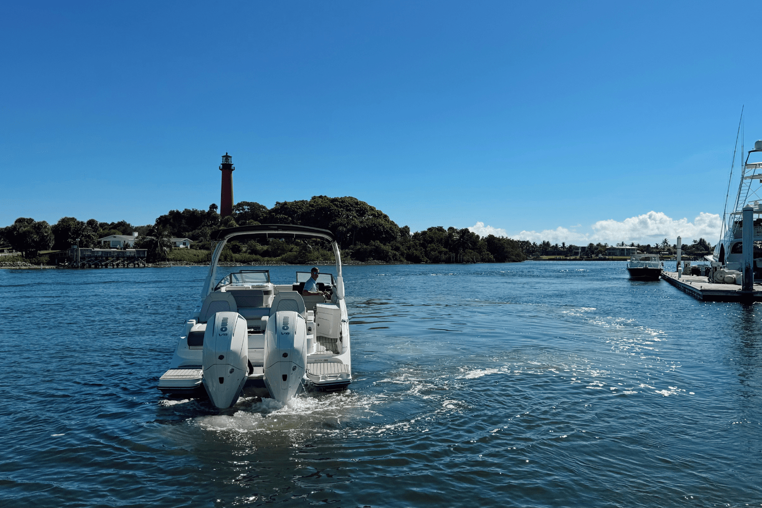 2026 Sea Ray SDX 290 Outboard Image Thumbnail #2