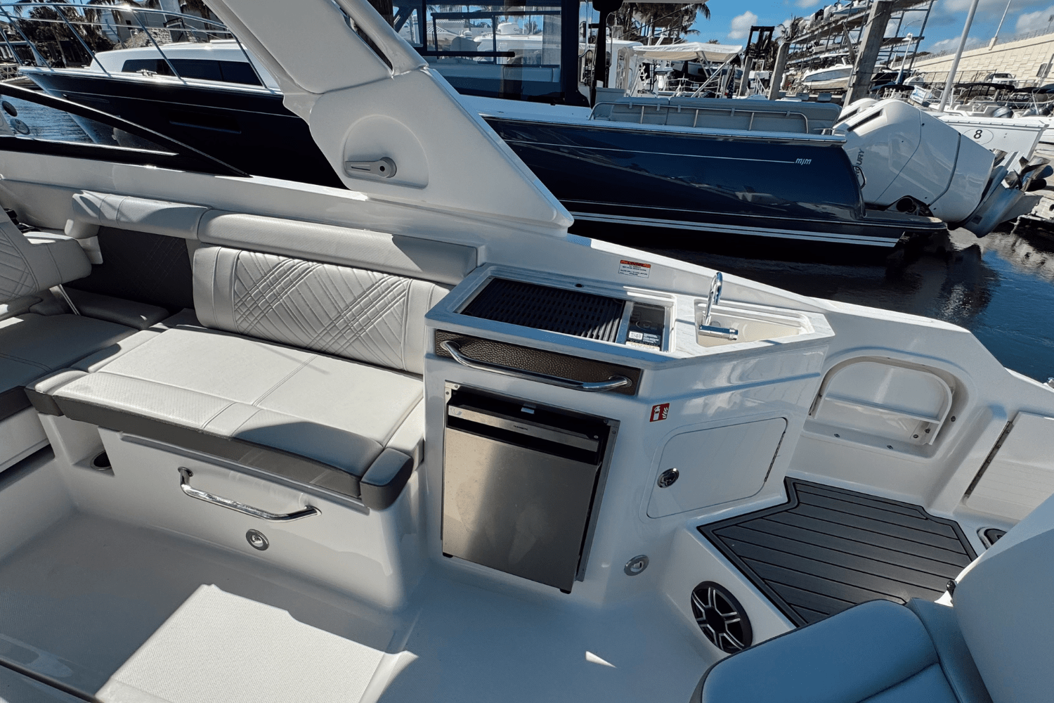 2026 Sea Ray SDX 290 Outboard Image Thumbnail #12
