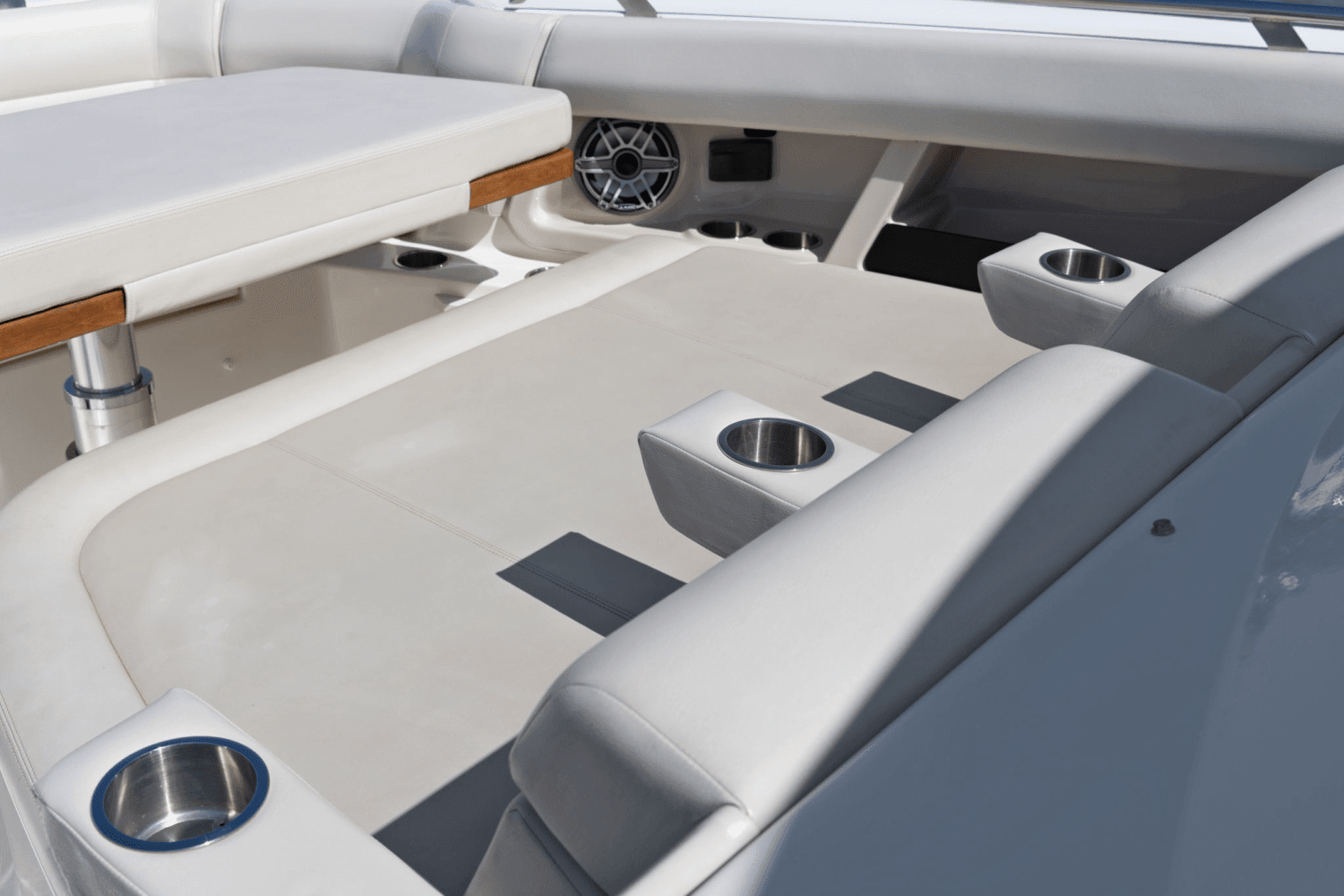 2022 Boston Whaler 350 REALM Image Thumbnail #37