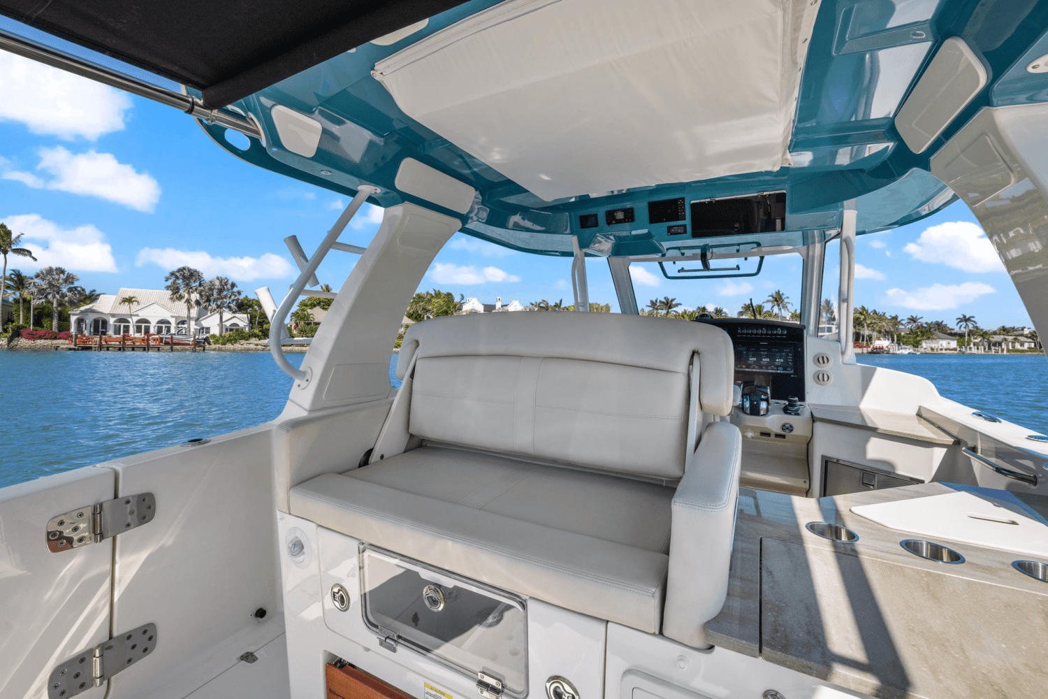 2022 Boston Whaler 350 REALM Image Thumbnail #16