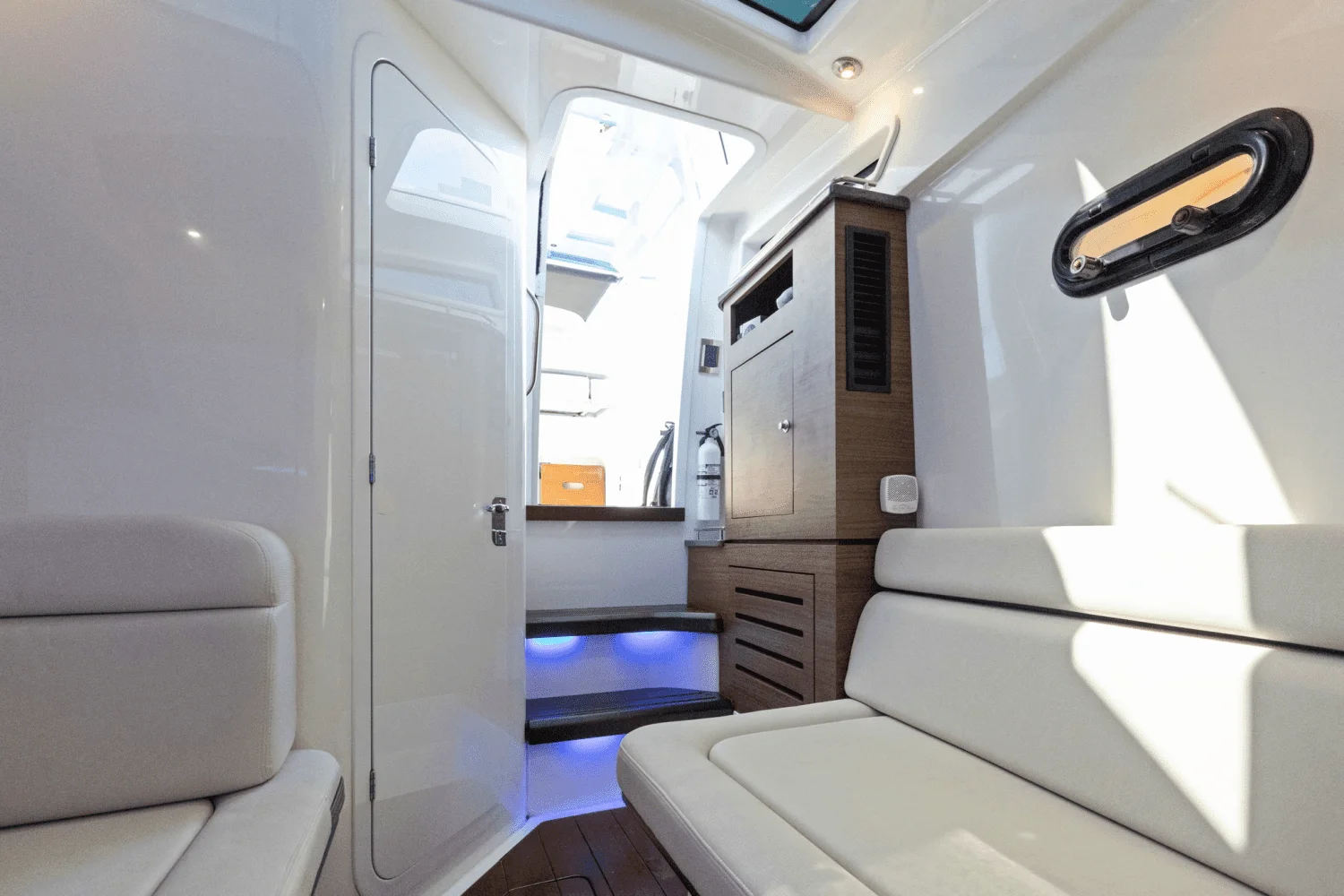 2022 Boston Whaler 350 REALM Image Thumbnail #41