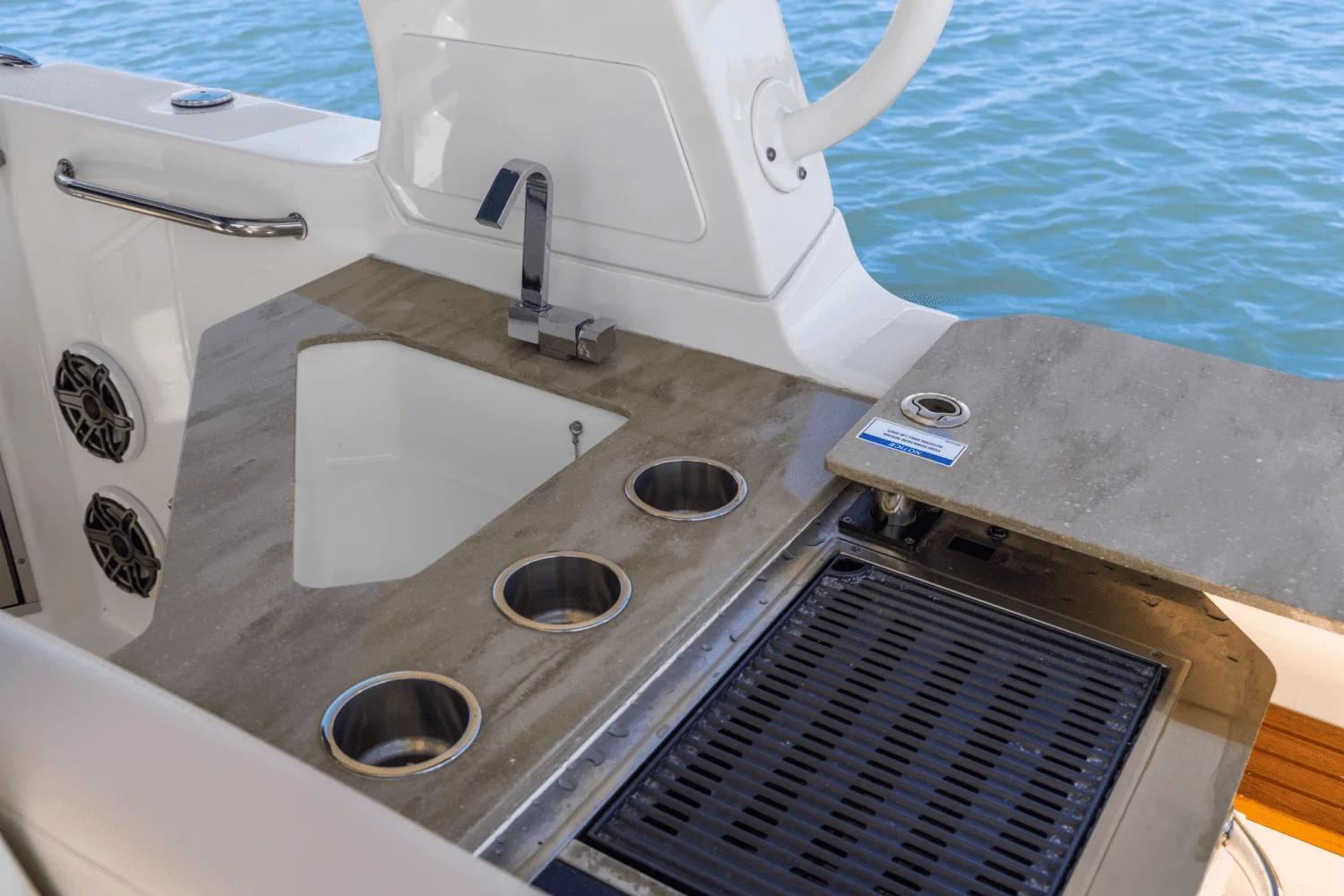 2022 Boston Whaler 350 REALM Image Thumbnail #19