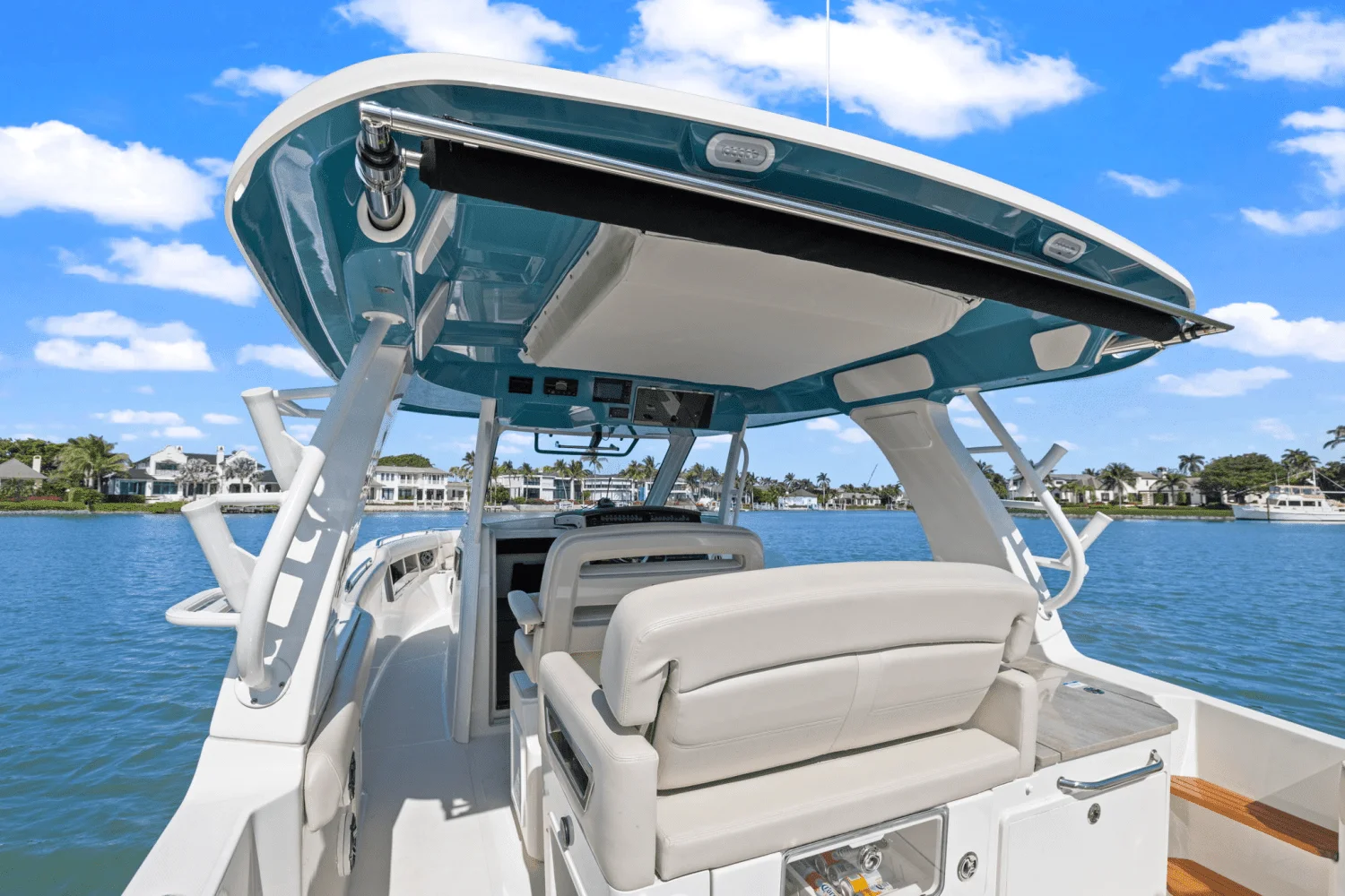 2022 Boston Whaler 350 REALM Image Thumbnail #17
