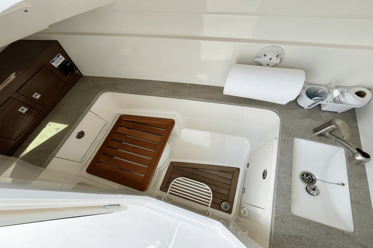2020 Boston Whaler 320 VANTAGE Image Thumbnail #22