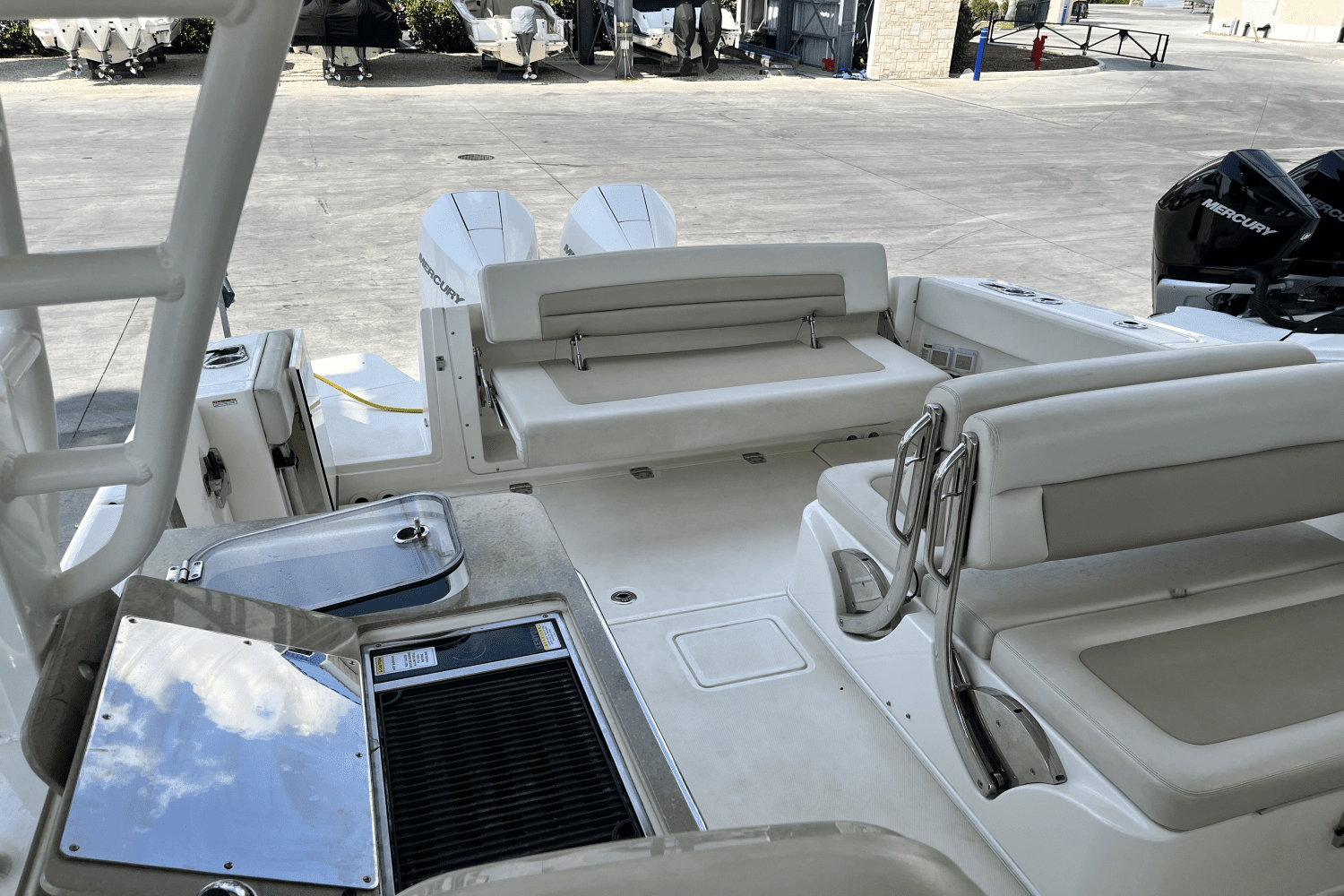 2020 Boston Whaler 320 VANTAGE Image Thumbnail #9