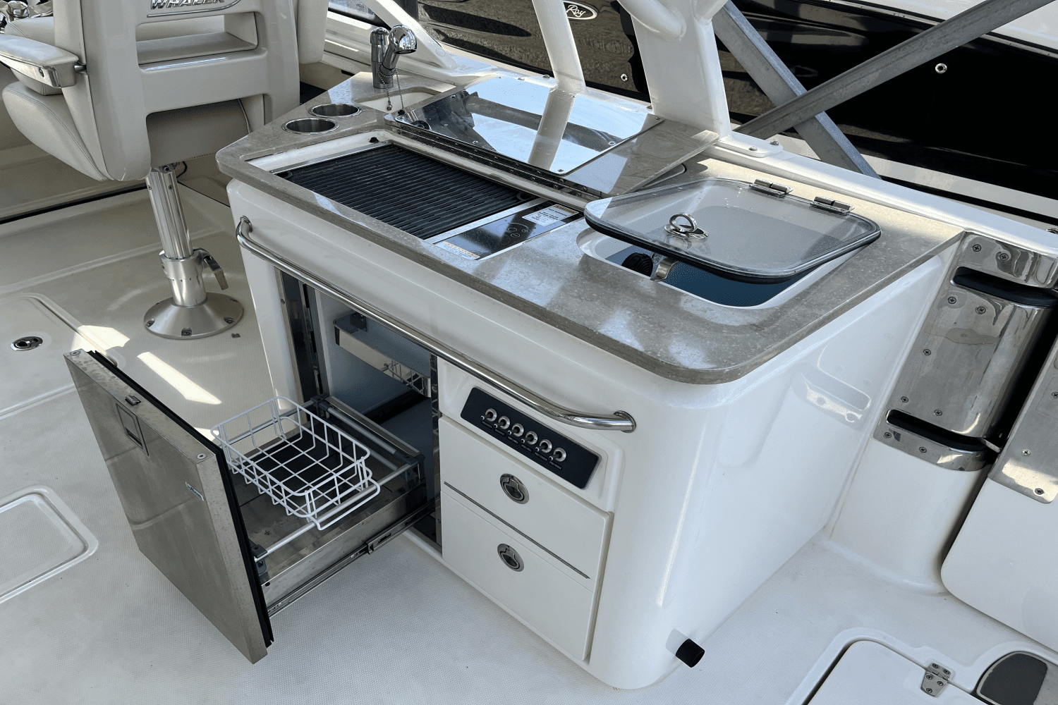 2020 Boston Whaler 320 VANTAGE Image Thumbnail #10