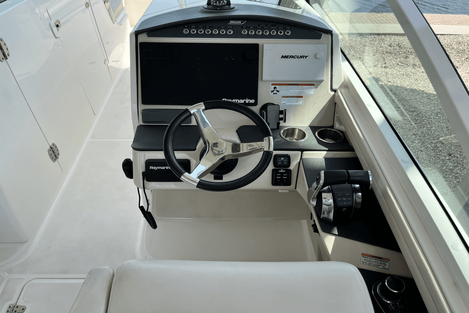 2020 Boston Whaler 320 VANTAGE Image Thumbnail #17