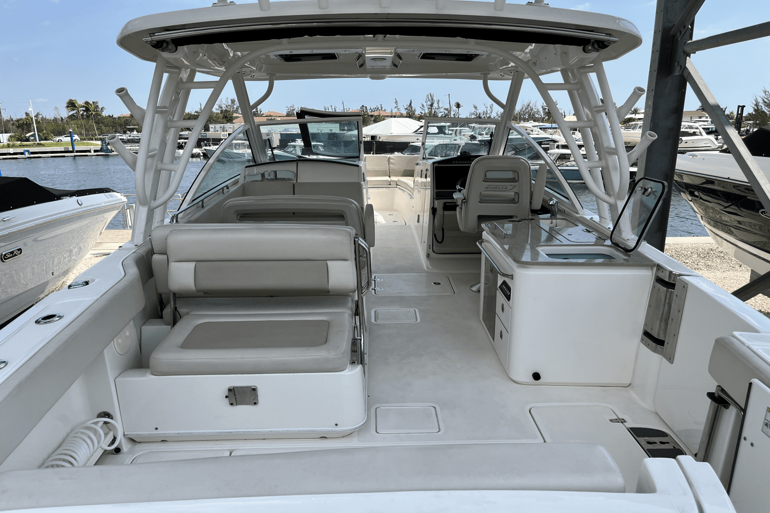 2020 Boston Whaler 320 VANTAGE Image Thumbnail #4