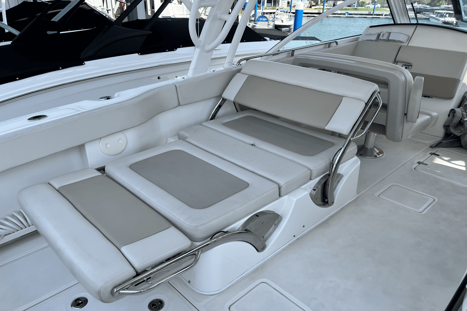 2020 Boston Whaler 320 VANTAGE Image Thumbnail #12