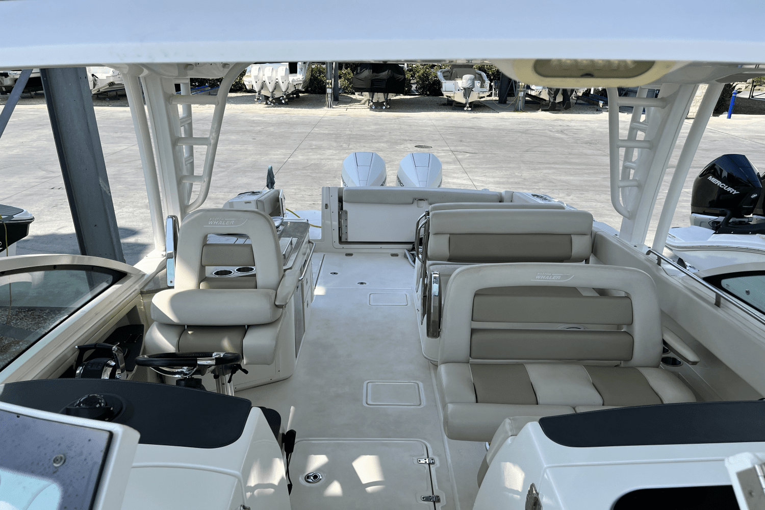 2020 Boston Whaler 320 VANTAGE Image Thumbnail #7