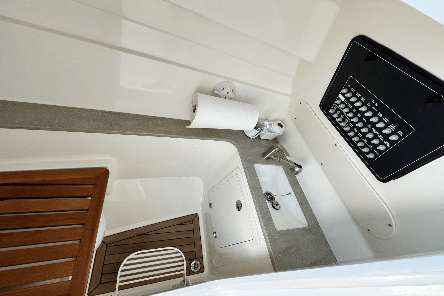 2020 Boston Whaler 320 VANTAGE Image Thumbnail #23