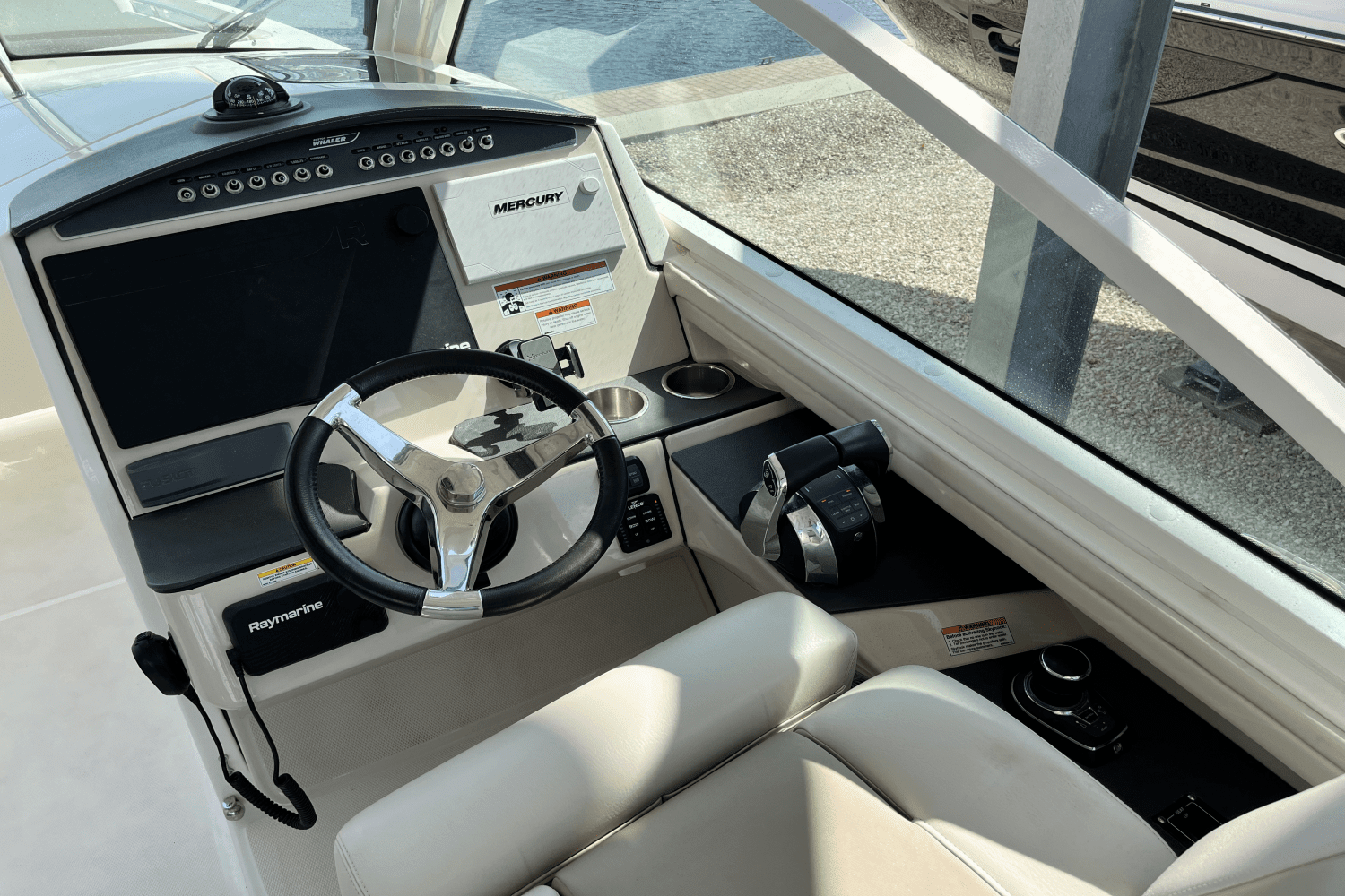 2020 Boston Whaler 320 VANTAGE Image Thumbnail #14