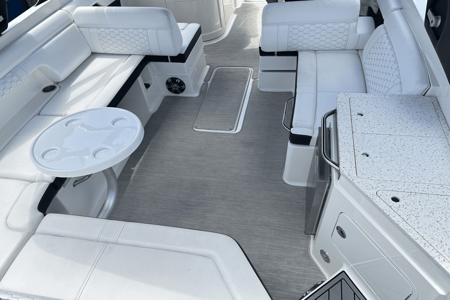 2021 Sea Ray SDX 290 Outboard Image Thumbnail #15