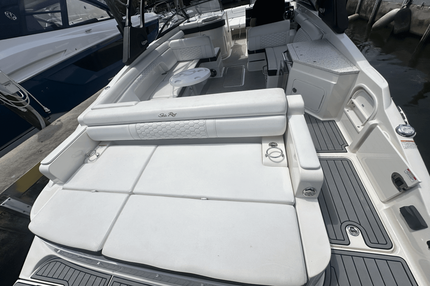 2021 Sea Ray SDX 290 Outboard Image Thumbnail #12
