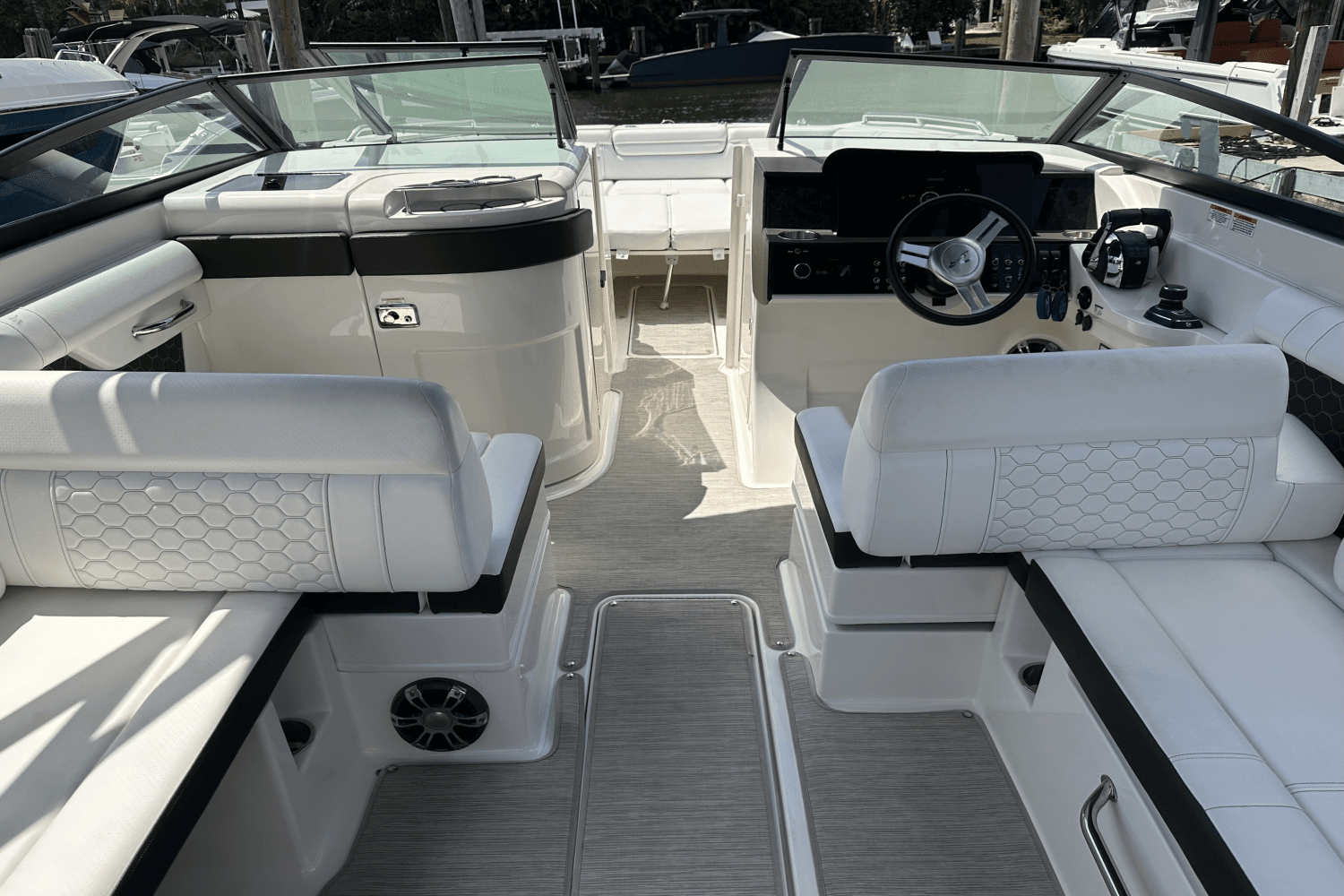 2021 Sea Ray SDX 290 Outboard Image Thumbnail #9