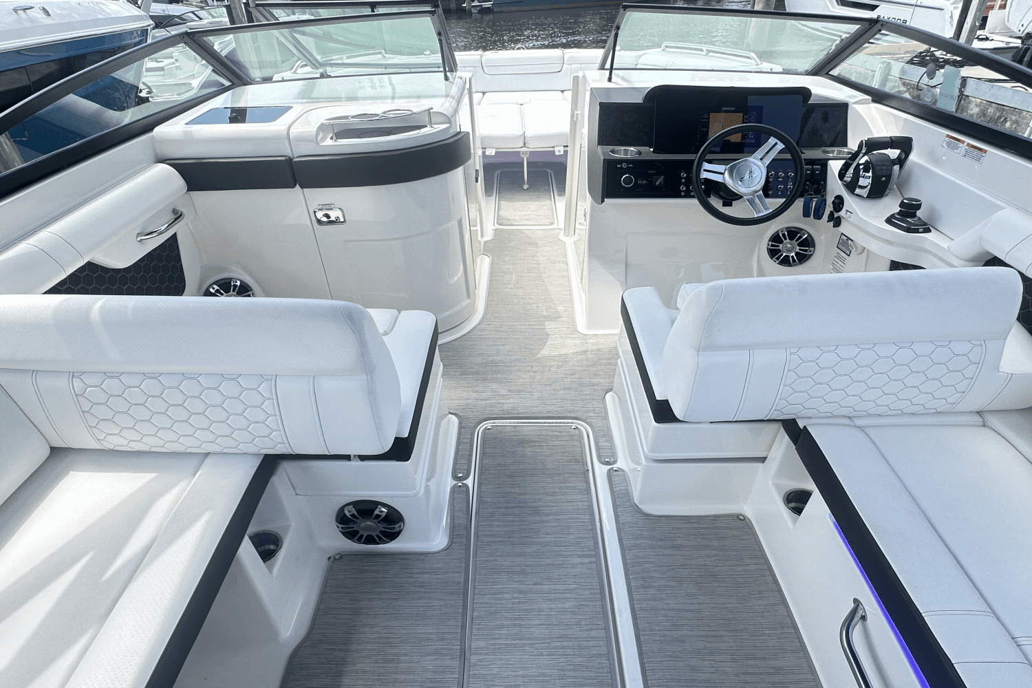 2021 Sea Ray SDX 290 Outboard Image Thumbnail #23