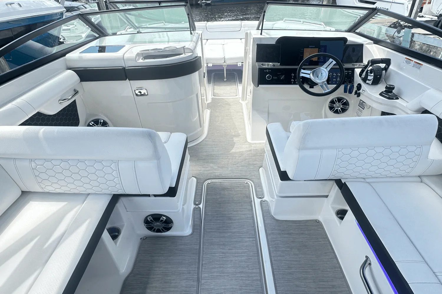 2021 Sea Ray SDX 290 Outboard Image Thumbnail #23