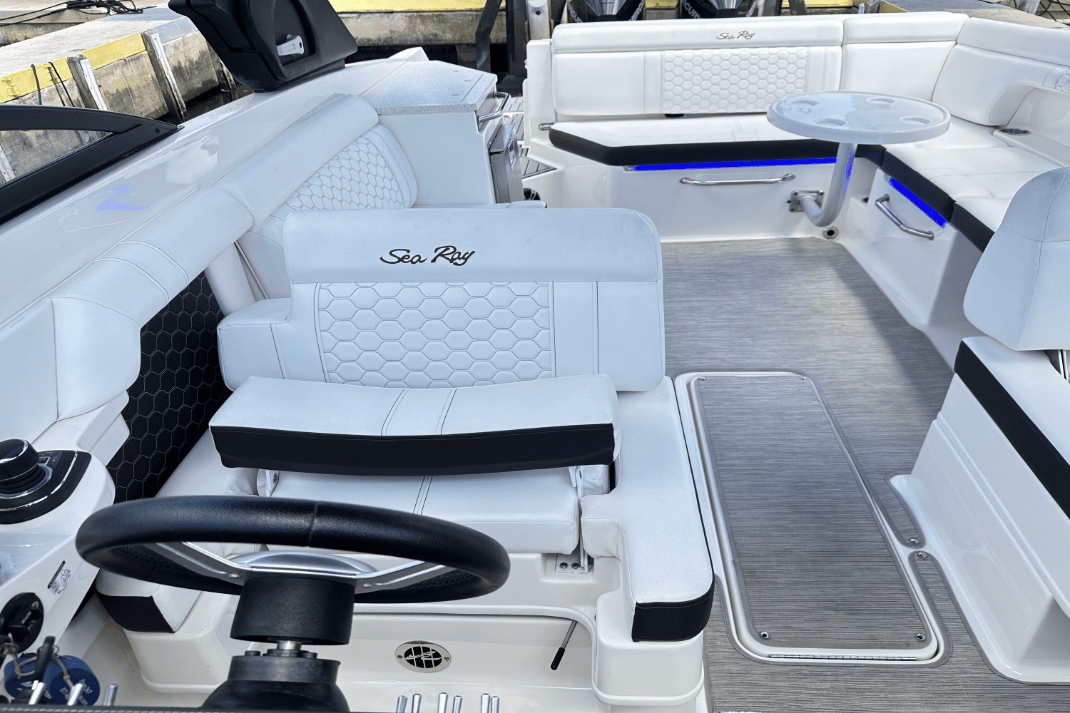 2021 Sea Ray SDX 290 Outboard Image Thumbnail #17