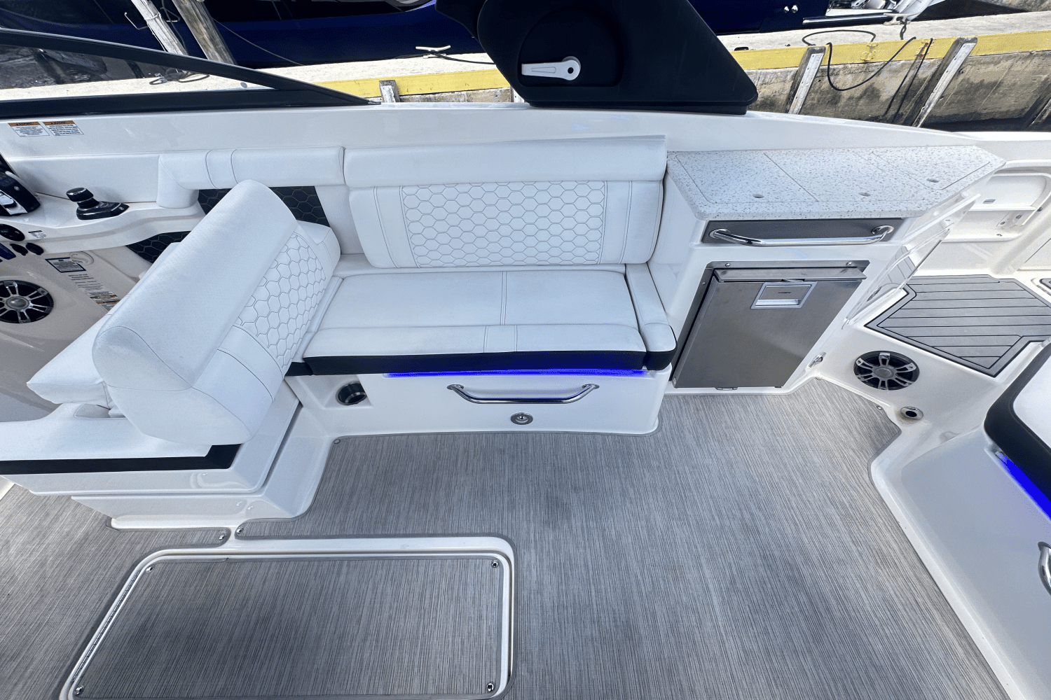 2021 Sea Ray SDX 290 Outboard Image Thumbnail #18
