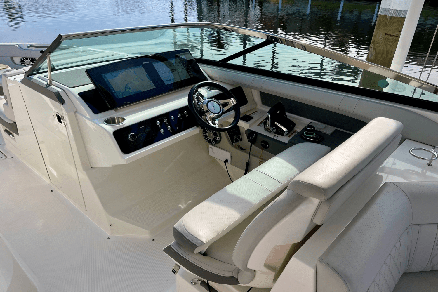 2023 Sea Ray 310 SLX-OB Image Thumbnail #23