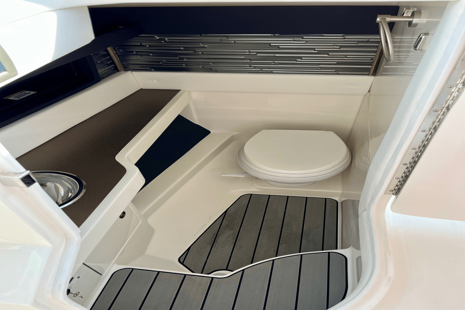 2023 Sea Ray 310 SLX-OB Image Thumbnail #29
