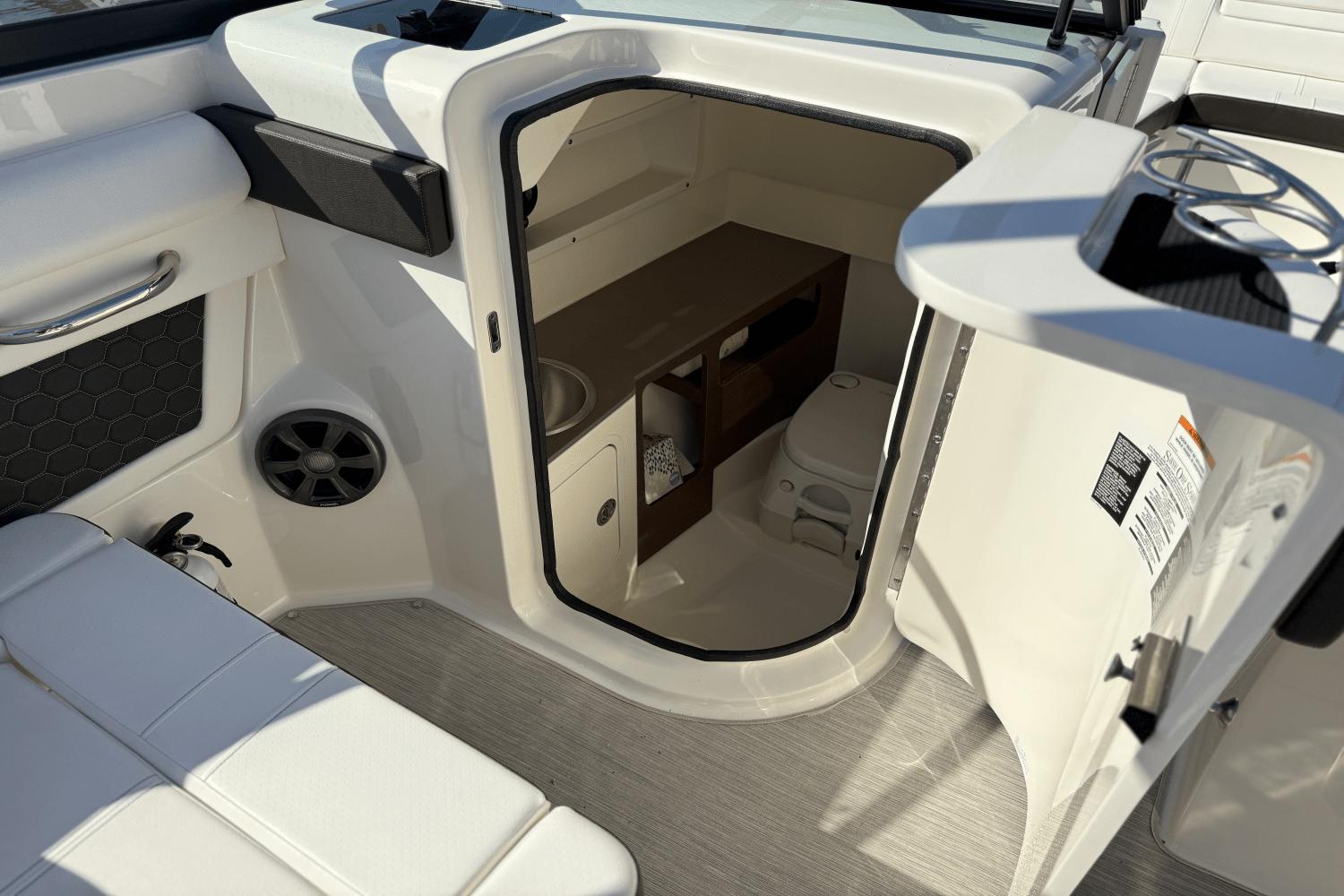 2019 Sea Ray SDX 270 OUTBOARD Image Thumbnail #29
