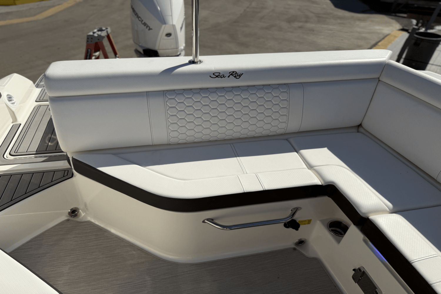 2019 Sea Ray SDX 270 OUTBOARD Image Thumbnail #19