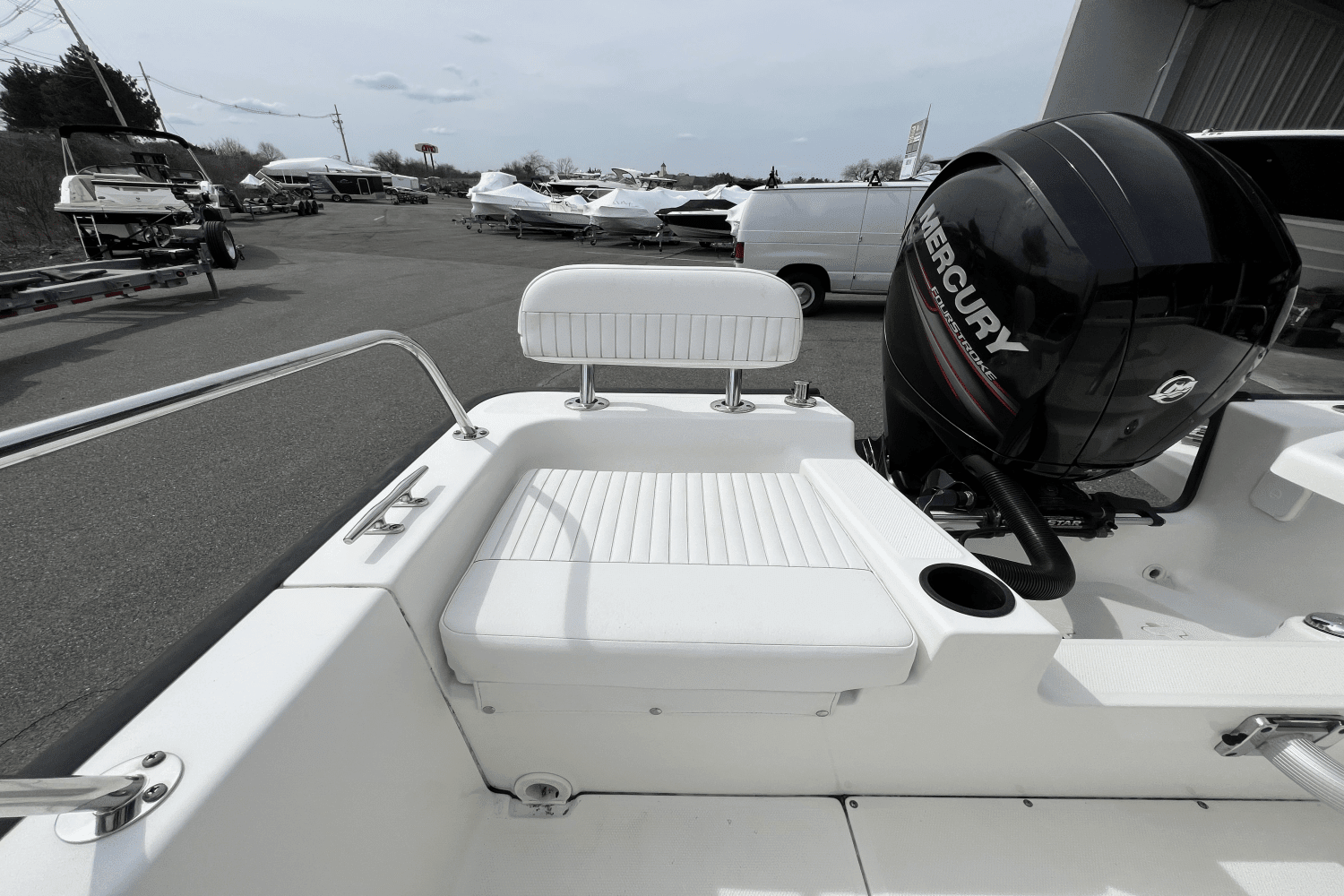2015 Boston Whaler 210 MONTAUK Image Thumbnail #8