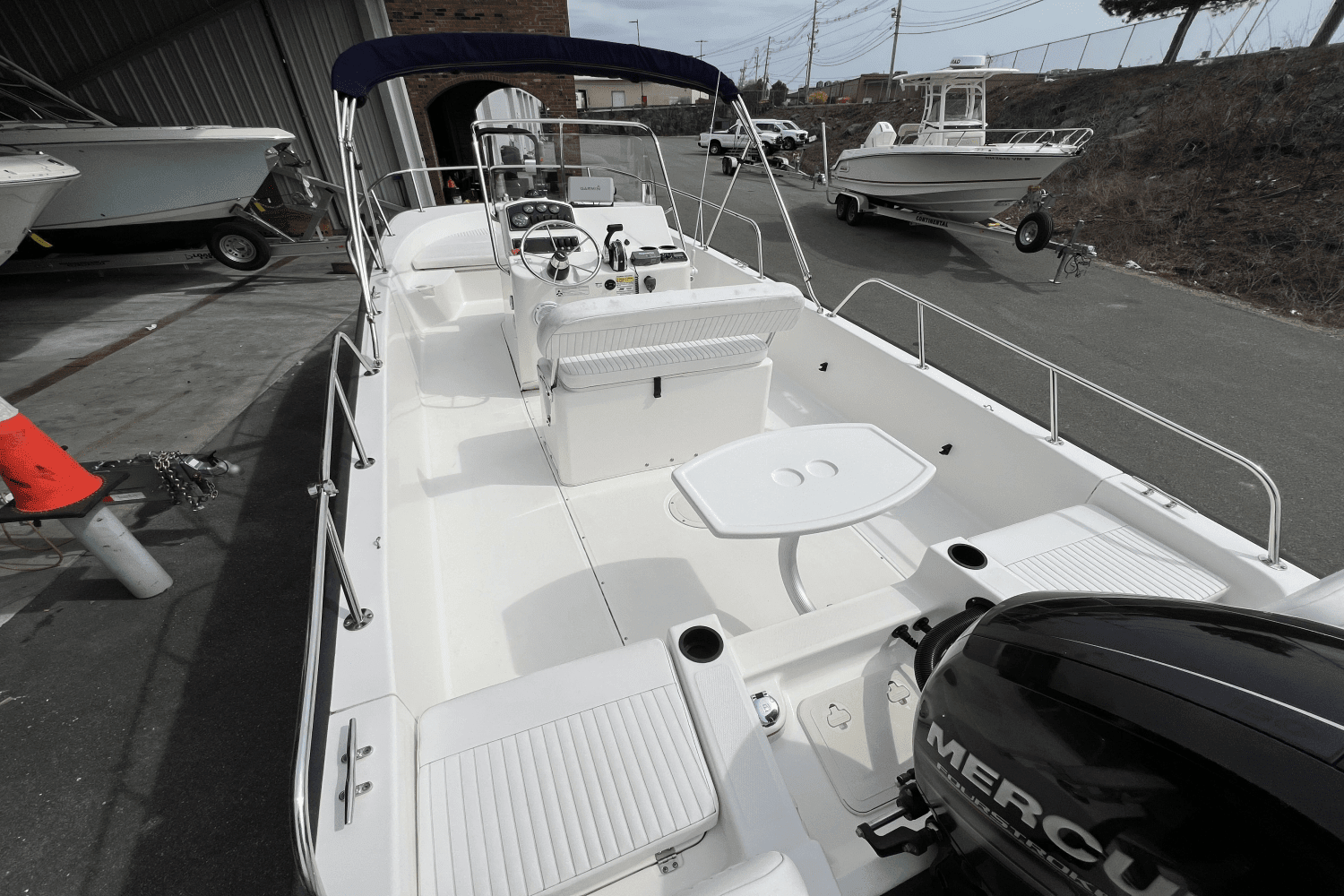 2015 Boston Whaler 210 MONTAUK Image Thumbnail #5