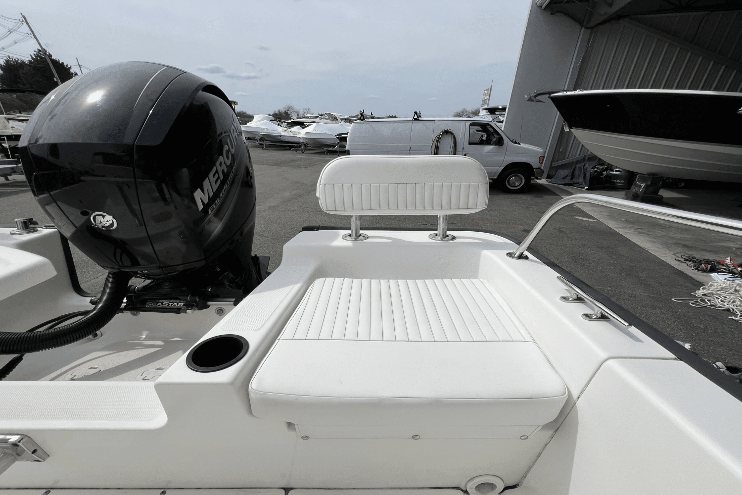 2015 Boston Whaler 210 MONTAUK Image Thumbnail #7